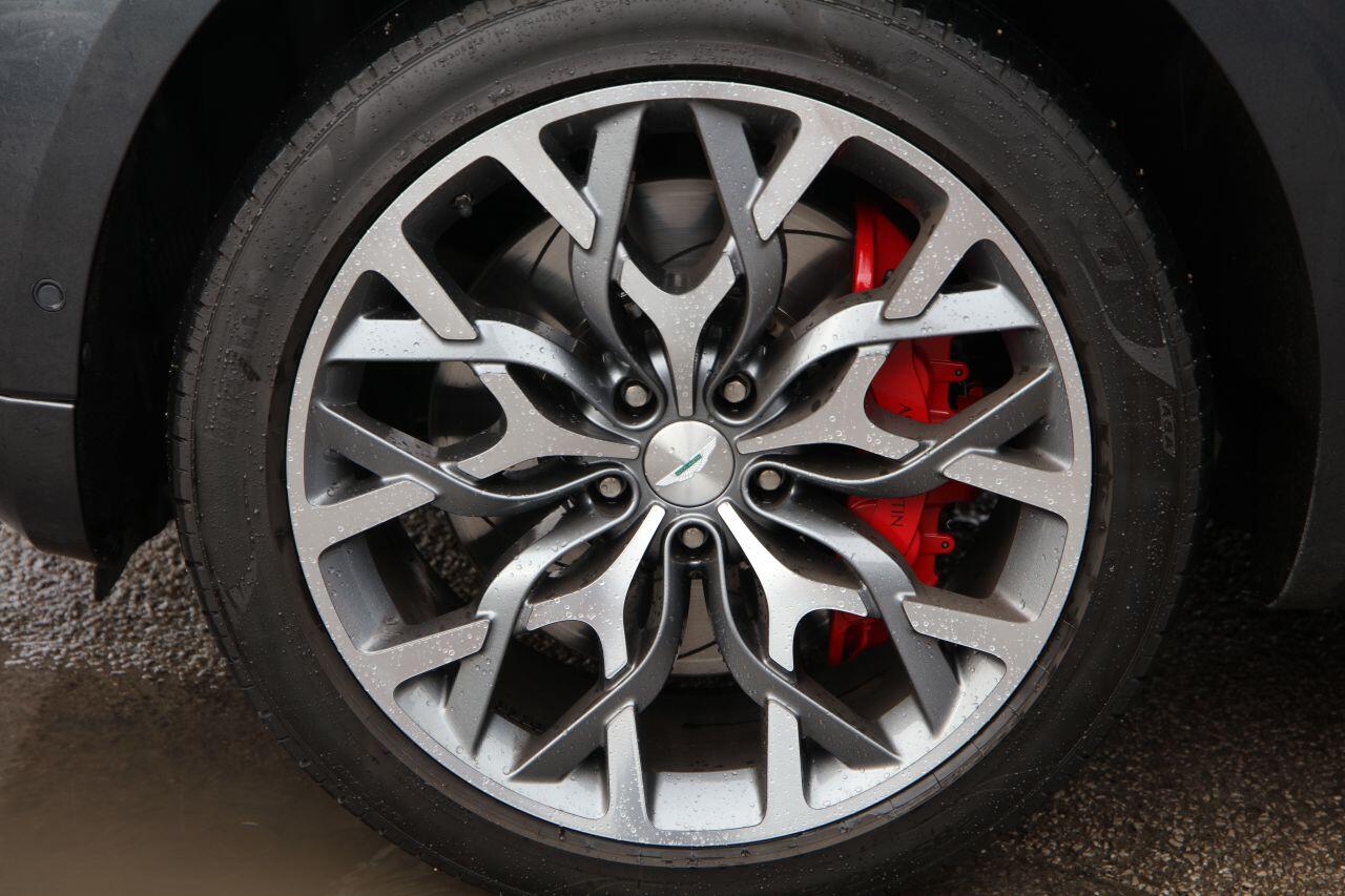 Aston Martin DBX view 26