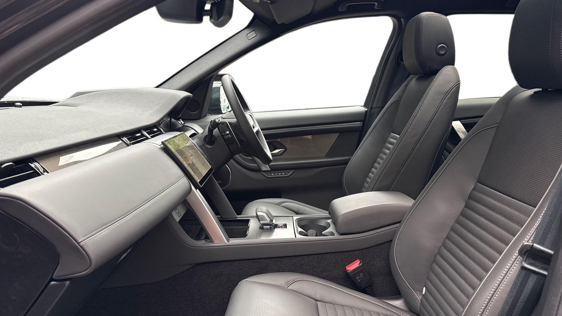 Land Rover Discovery Sport view 3