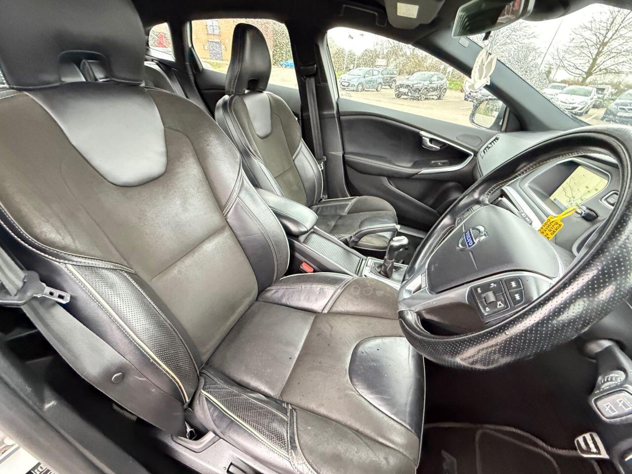 Volvo V40 view 3