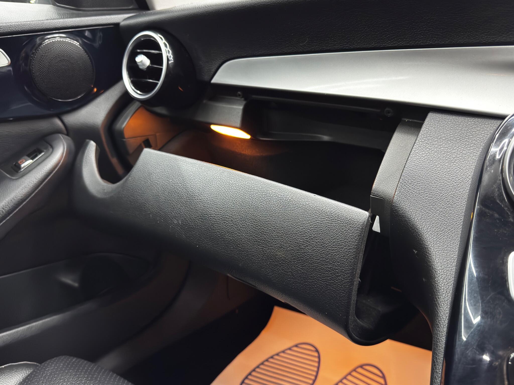 Mercedes-Benz C-Class view 35
