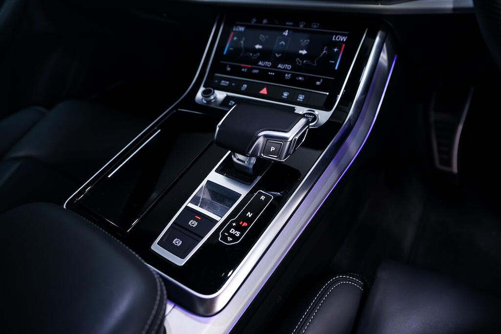 Audi Q7 view 18