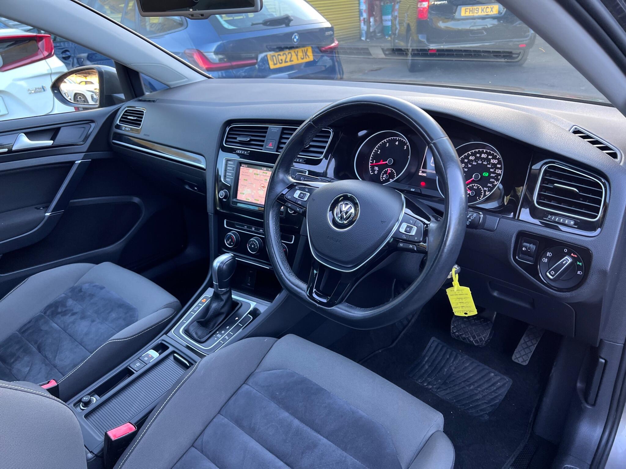 Volkswagen Golf view 18