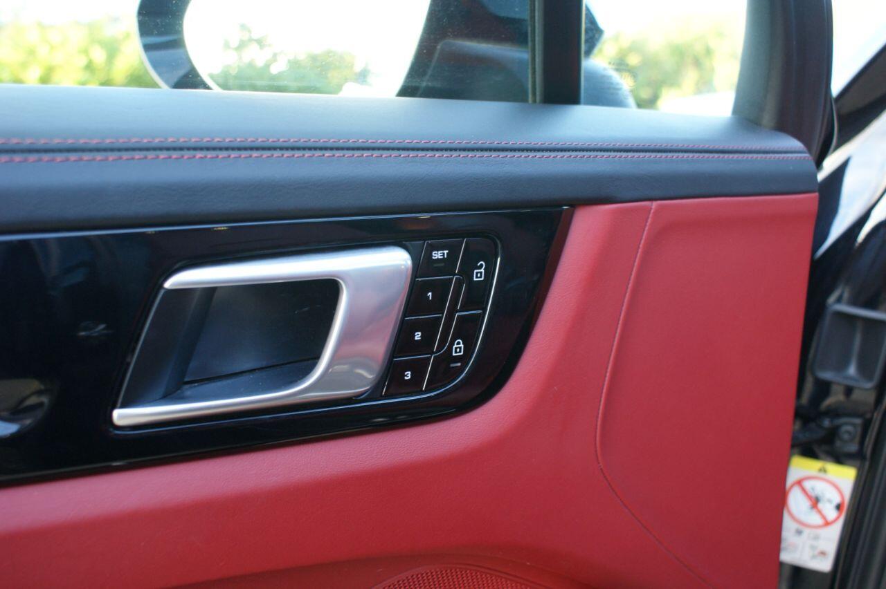 Porsche Cayenne view 28