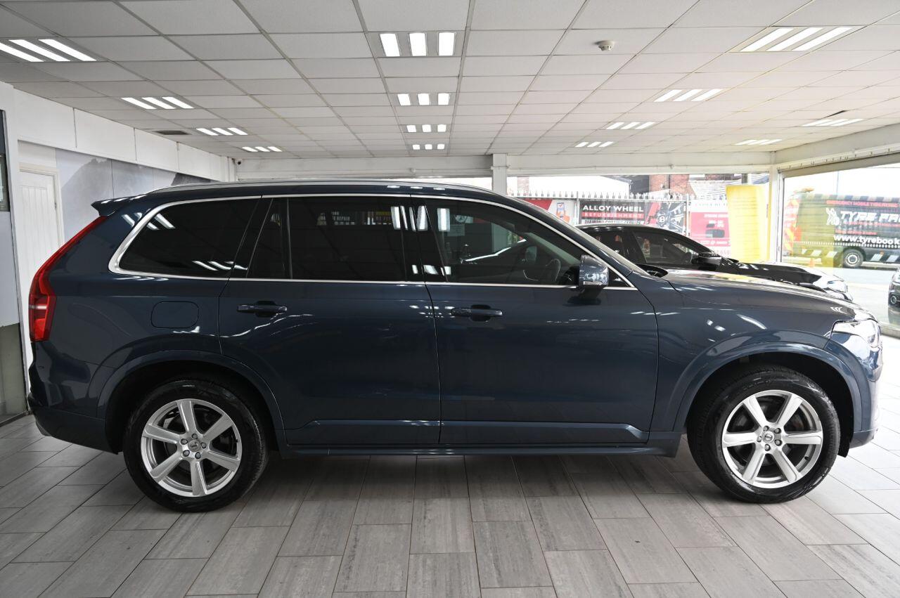 Volvo XC90 view 3