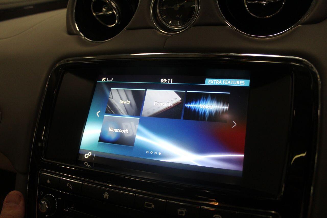 Jaguar XJ view 44