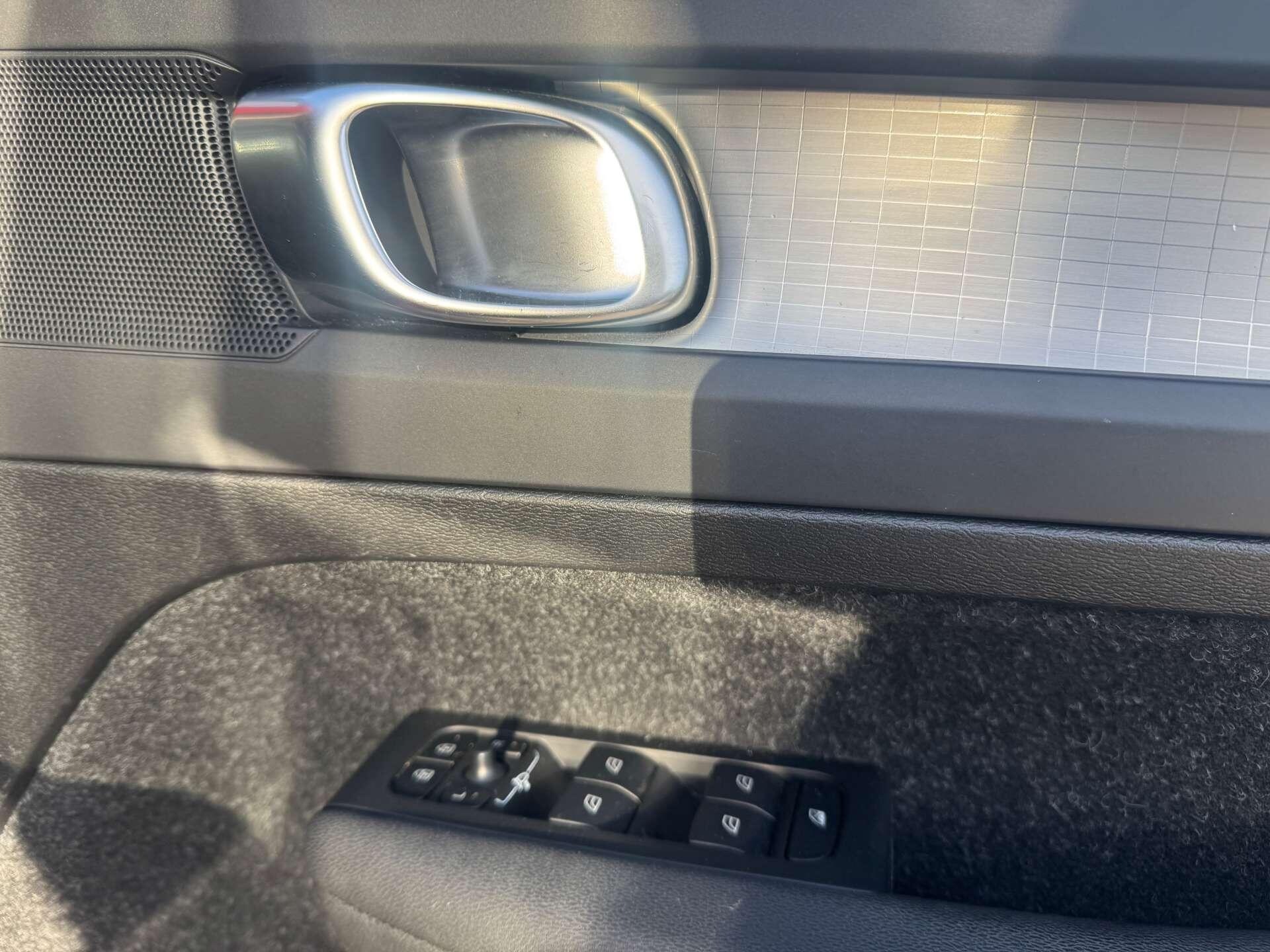 Volvo XC40 view 30
