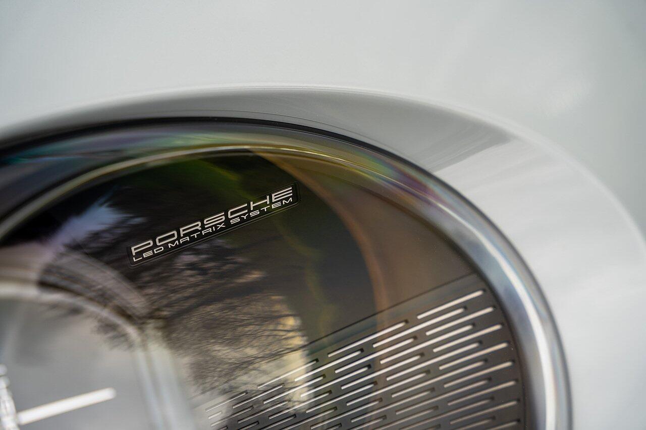 Porsche 911 view 35