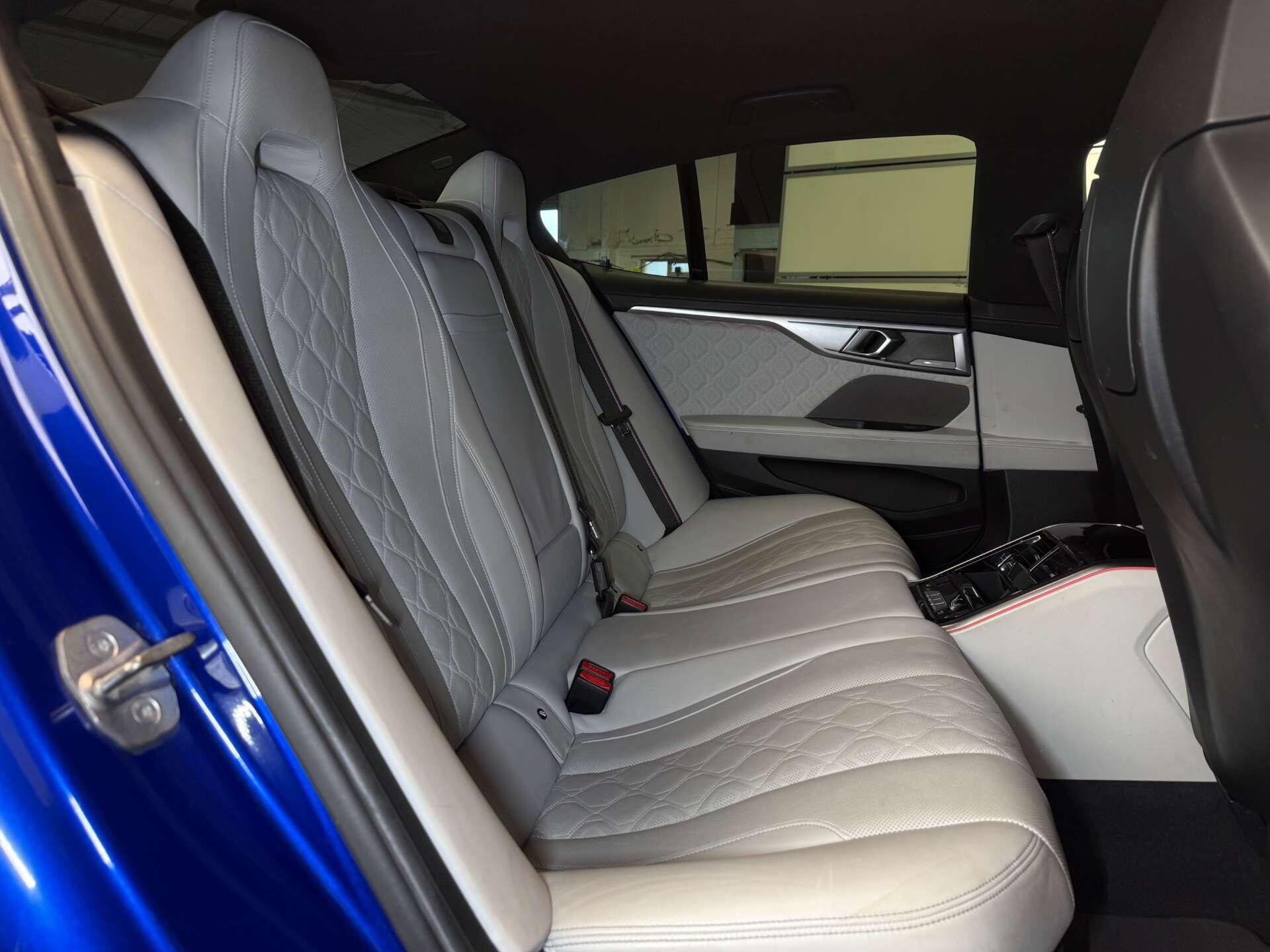 BMW M8 view 14