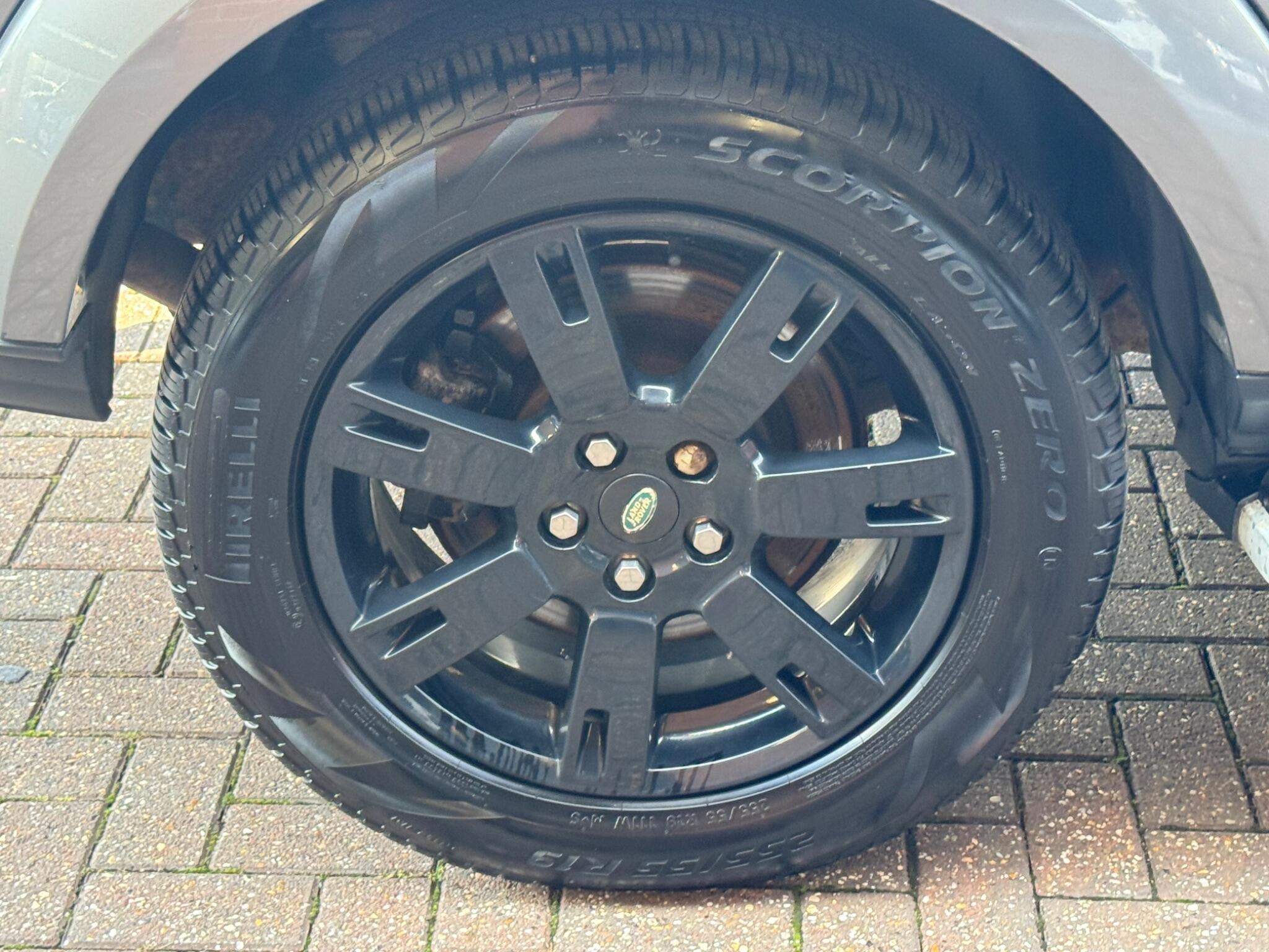 Land Rover Discovery 4 view 31