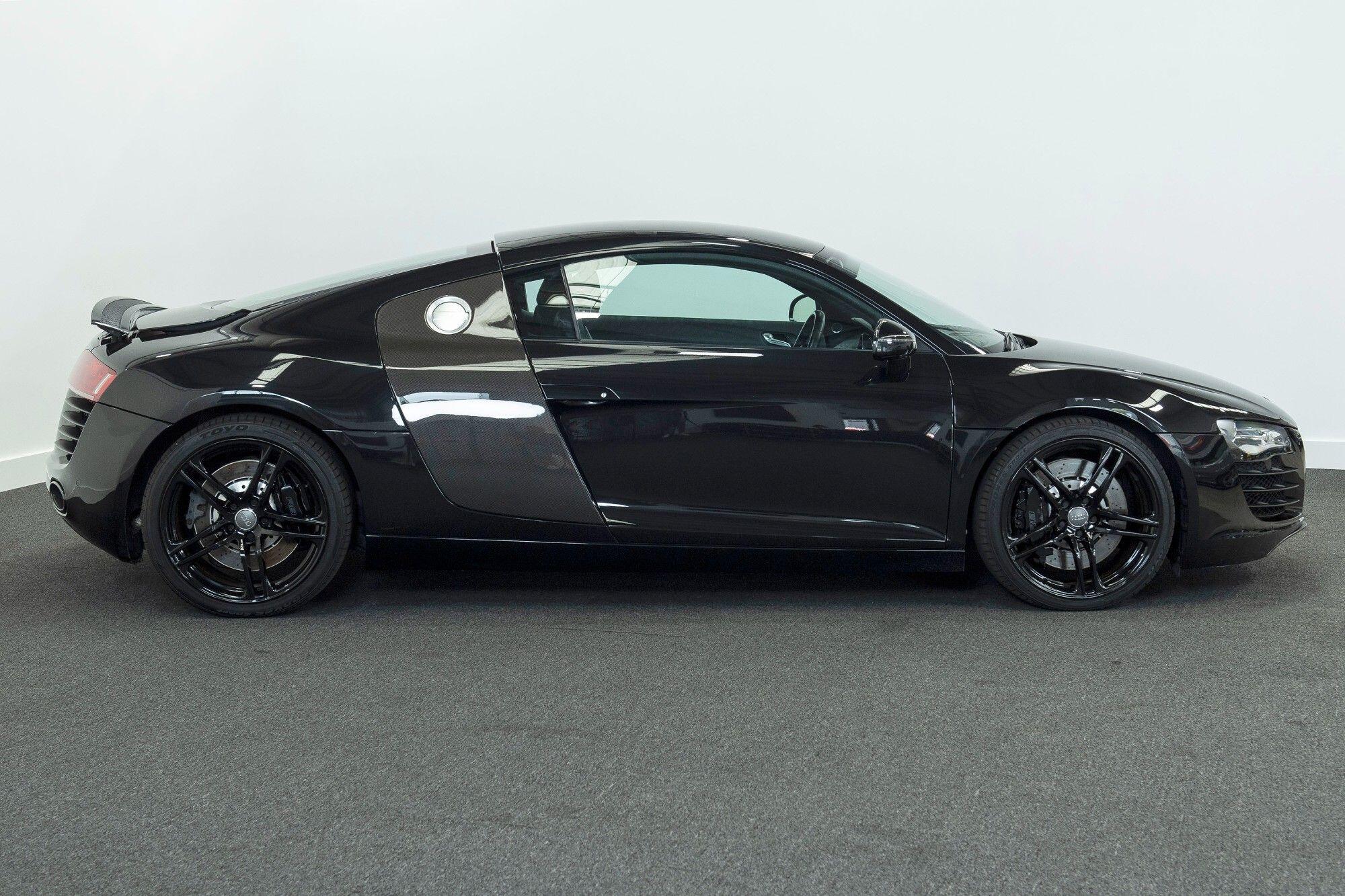 Audi R8 view 3