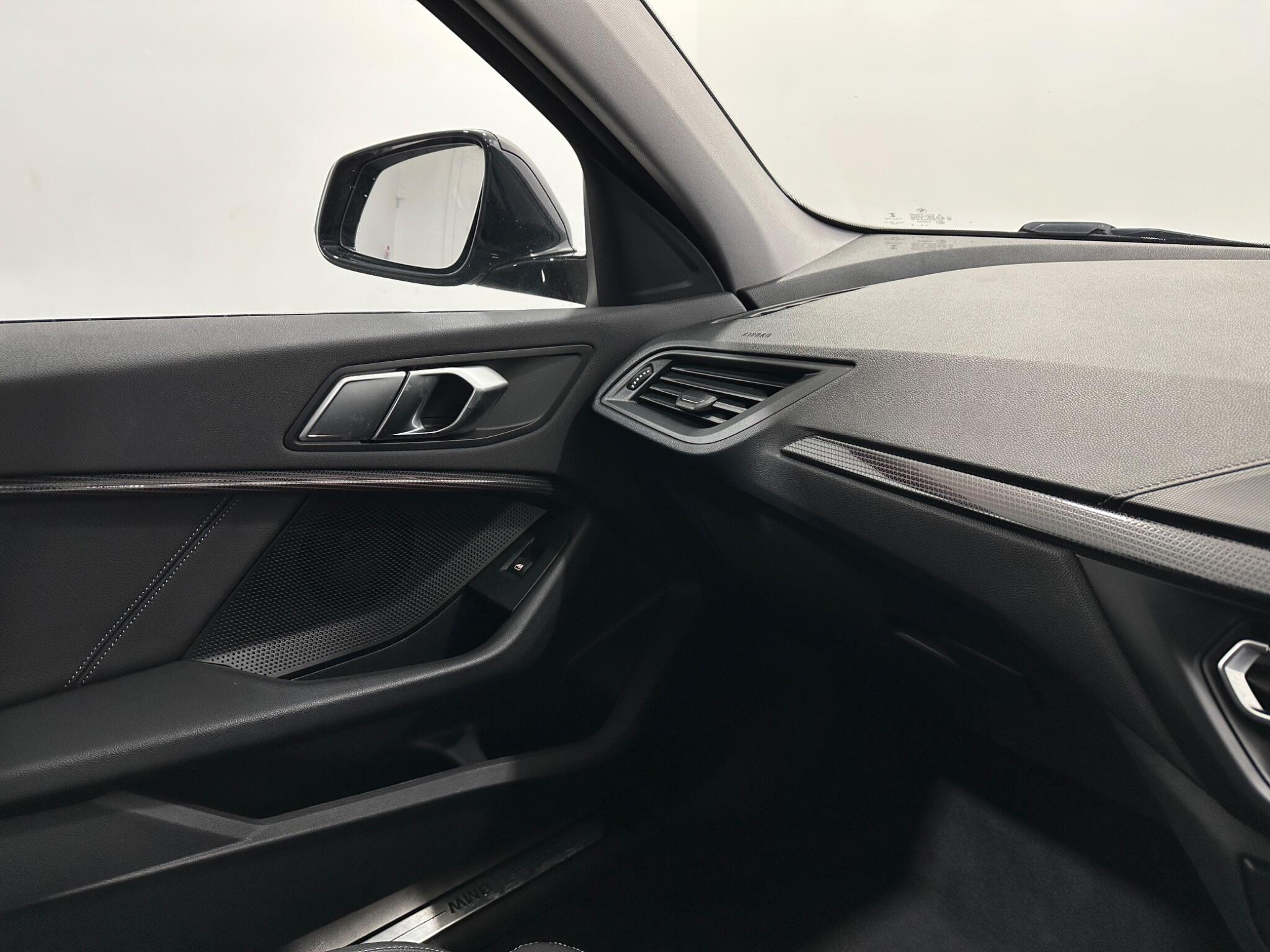 BMW 1 Series view 28