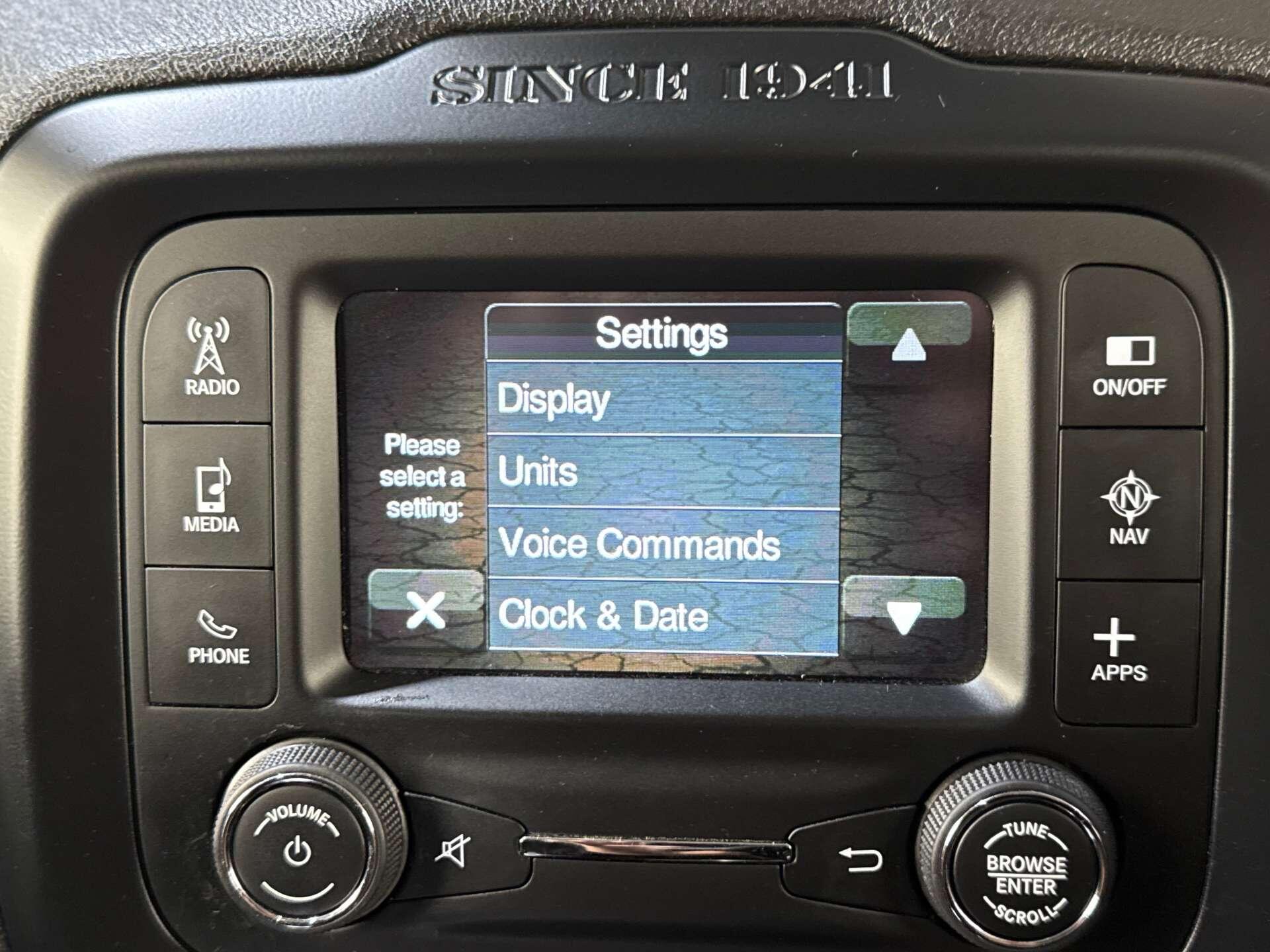 Jeep Renegade view 40