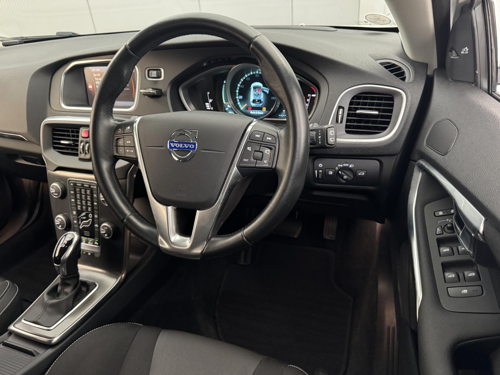 Volvo V40 view 53