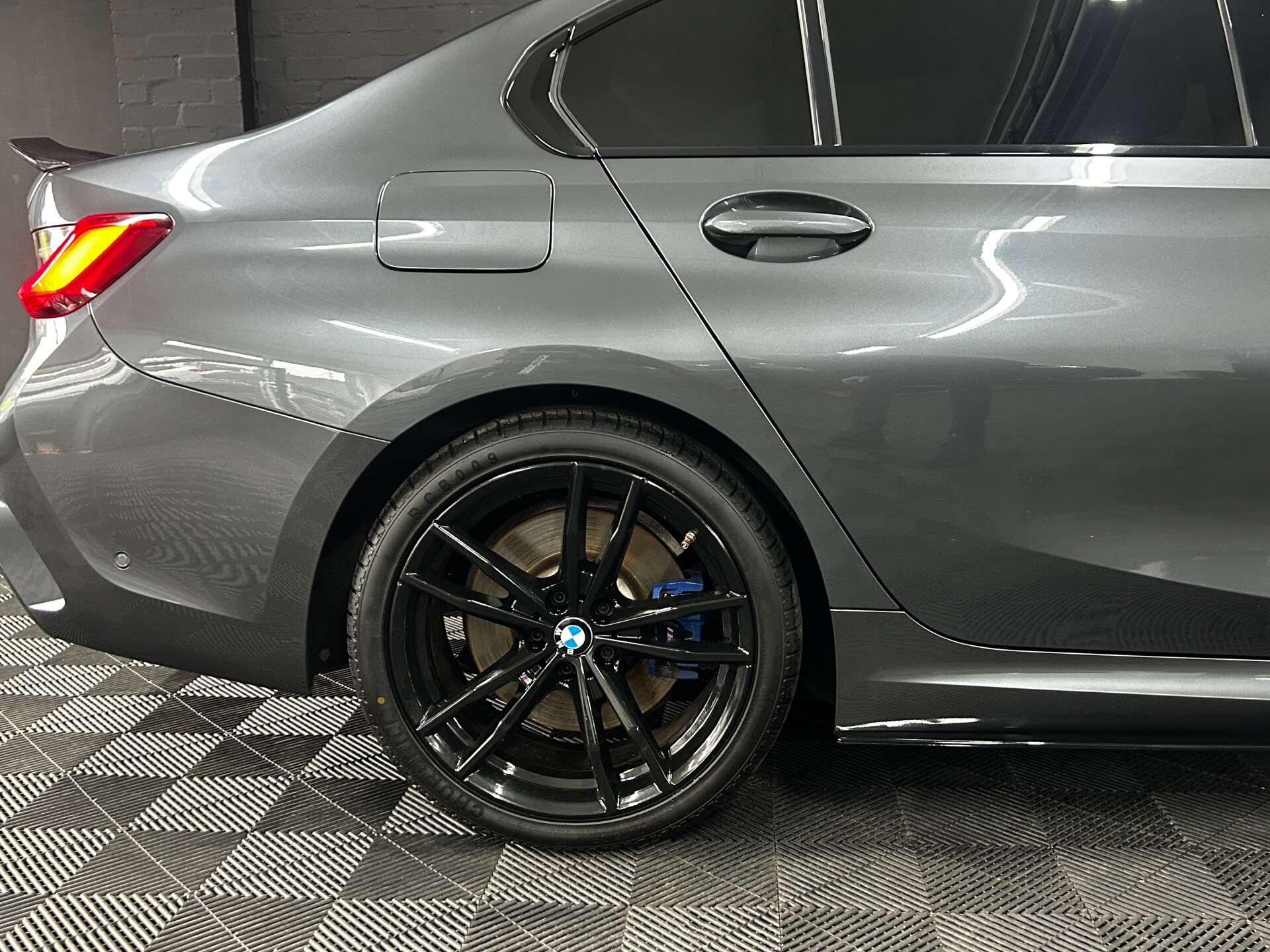 BMW 3 Series view 17