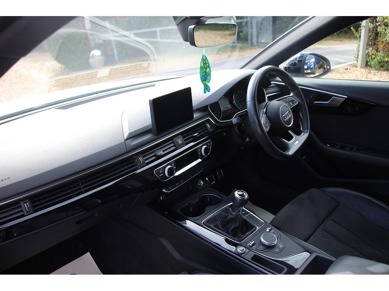 Audi A4 Avant view 14