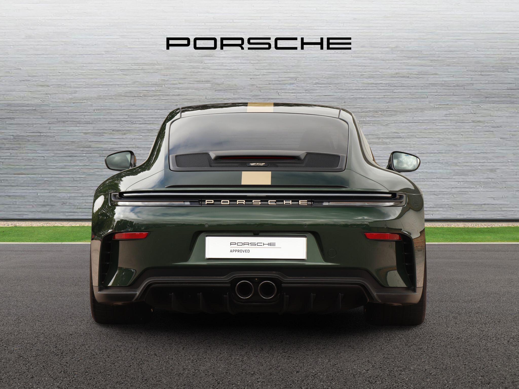 Porsche 911 view 4