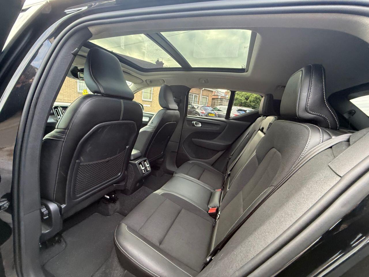 Volvo XC40 view 16