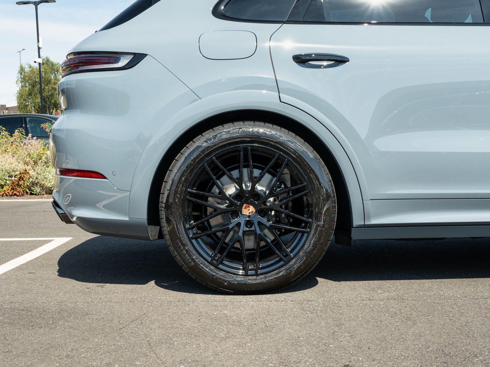 Porsche Cayenne view 15