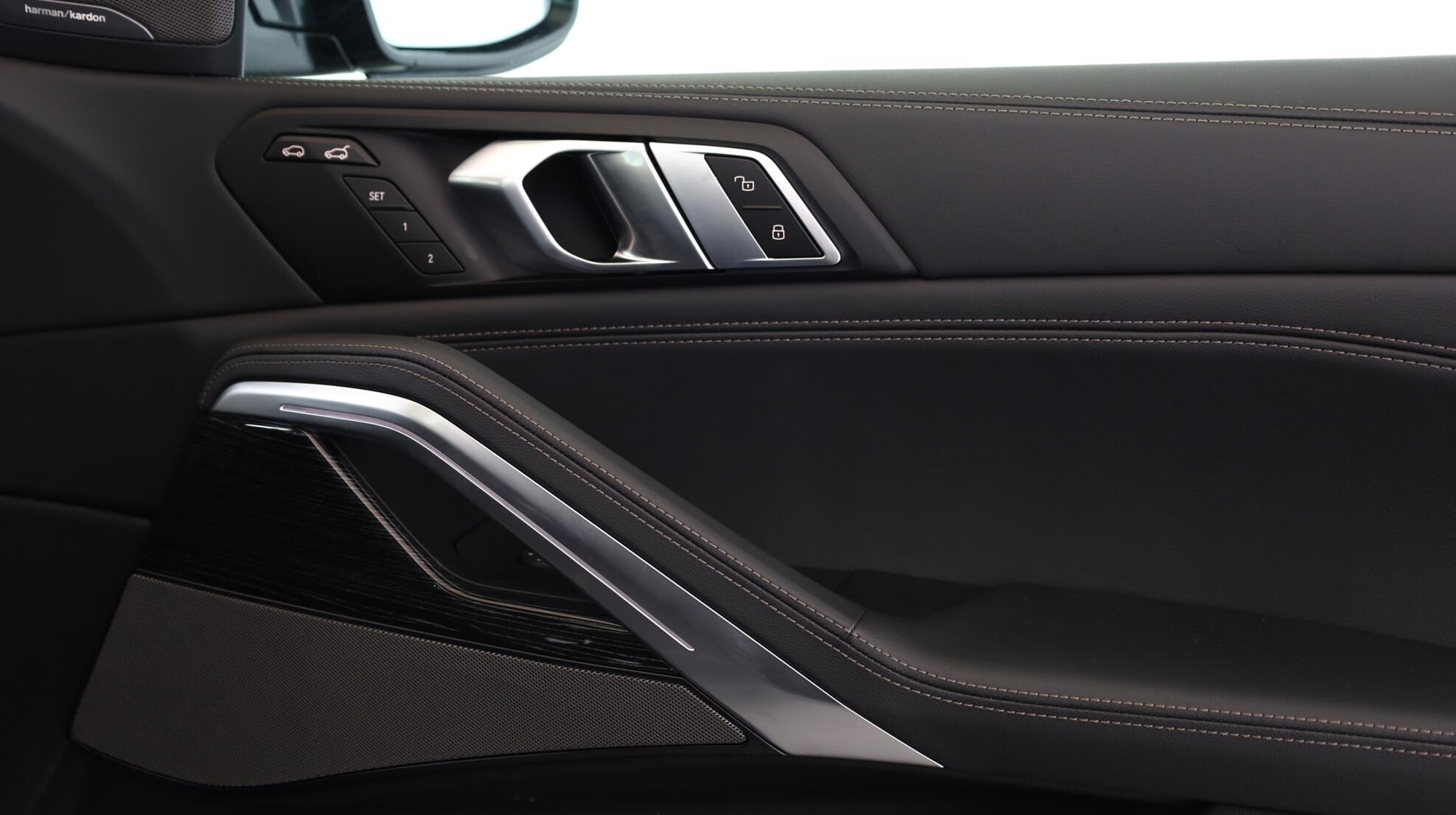 BMW X6 view 21
