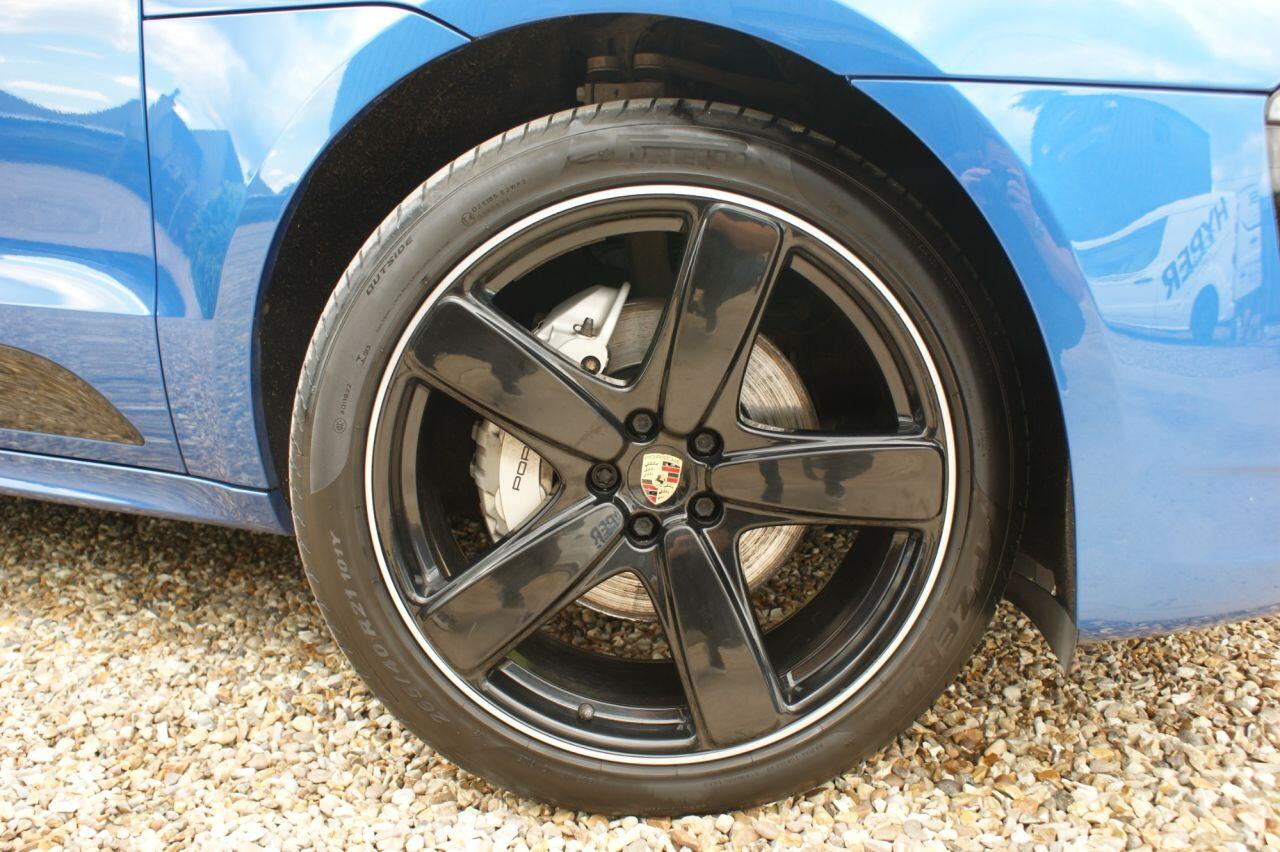 Porsche Macan view 9