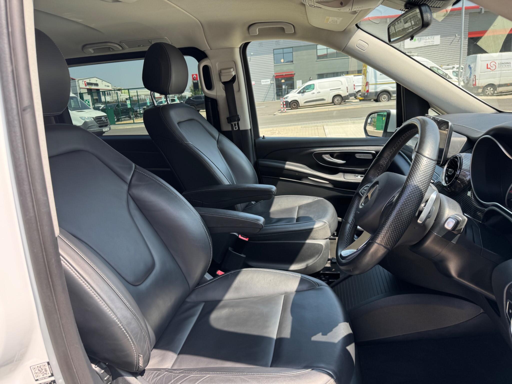 Mercedes-Benz V Class view 18