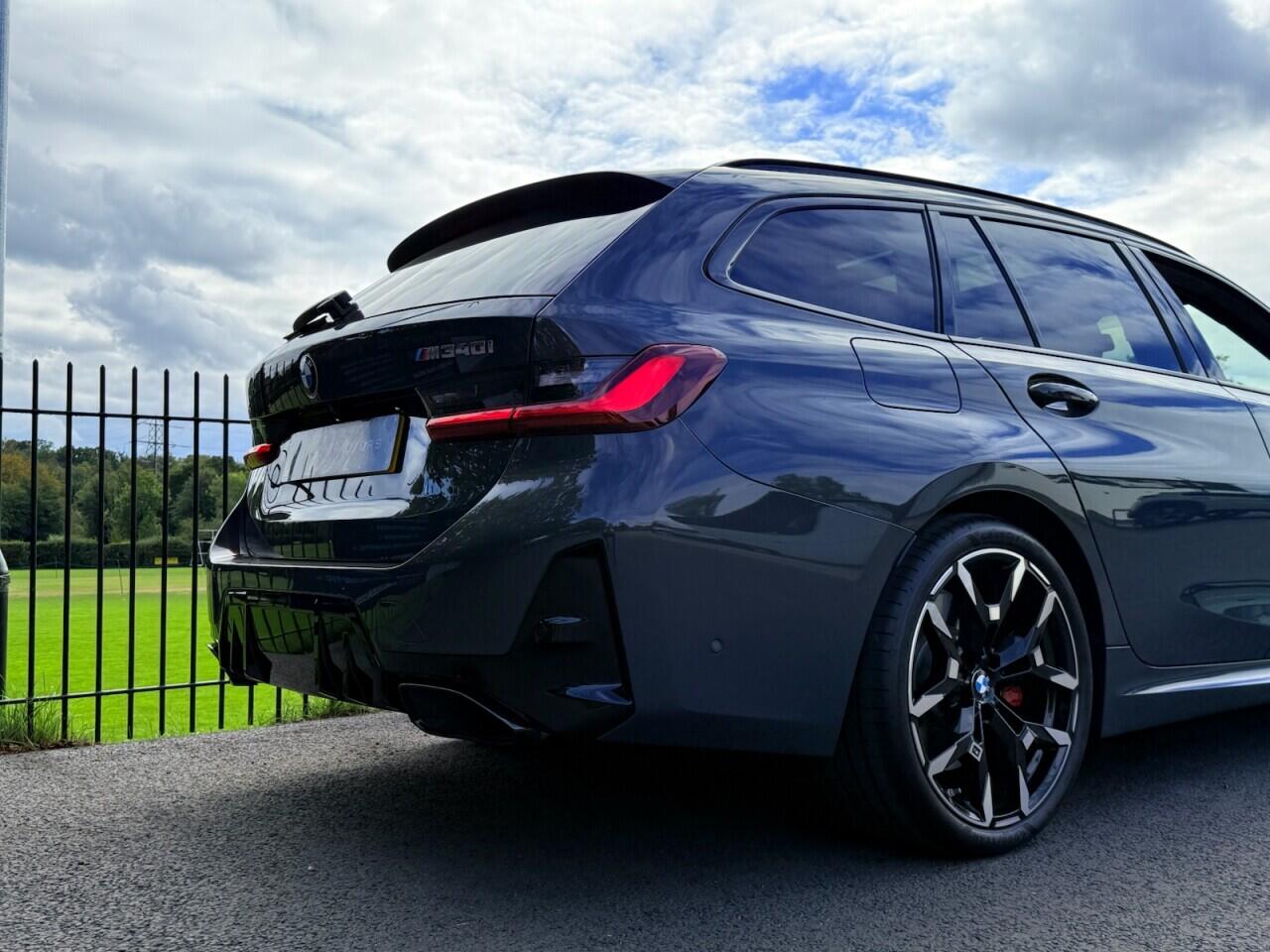 BMW 3 Series view 11