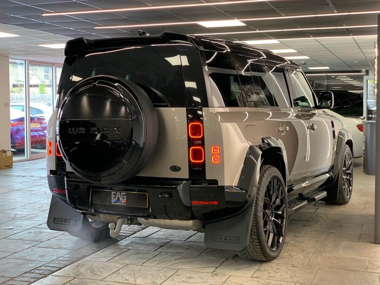 Land Rover Defender 110 view 10