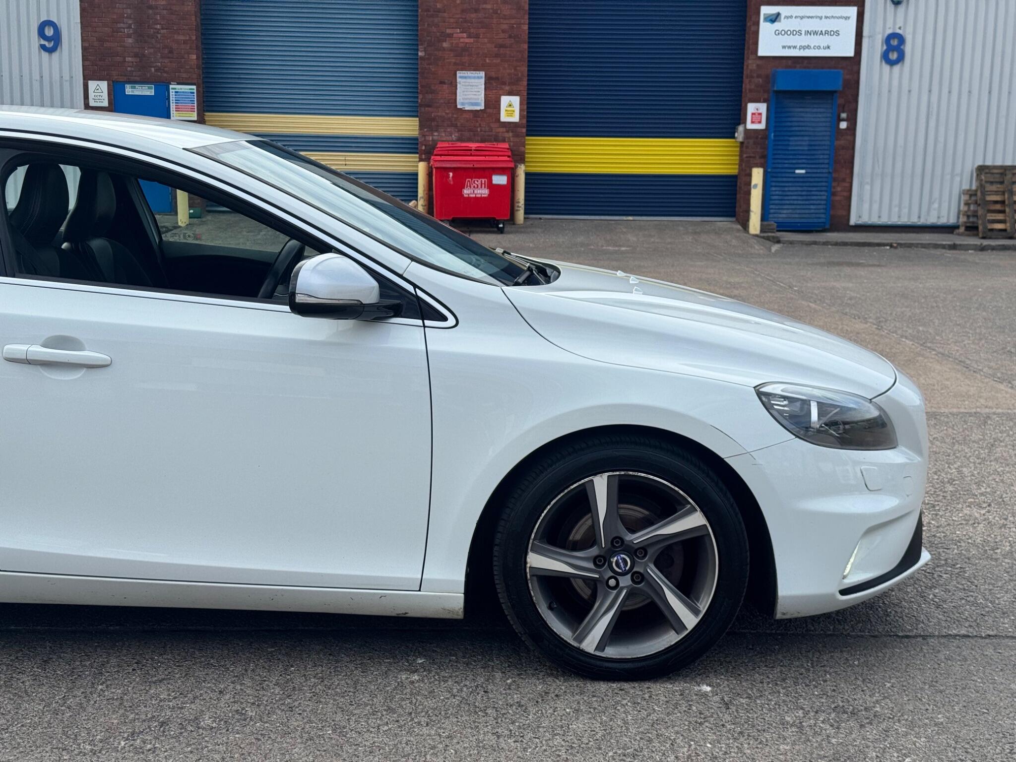 Volvo V40 view 14