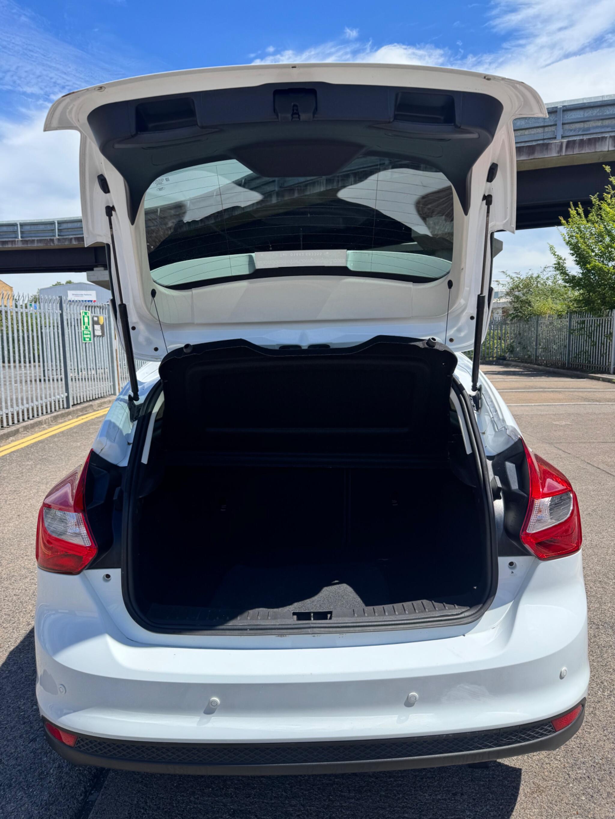 Ford Focus view 41