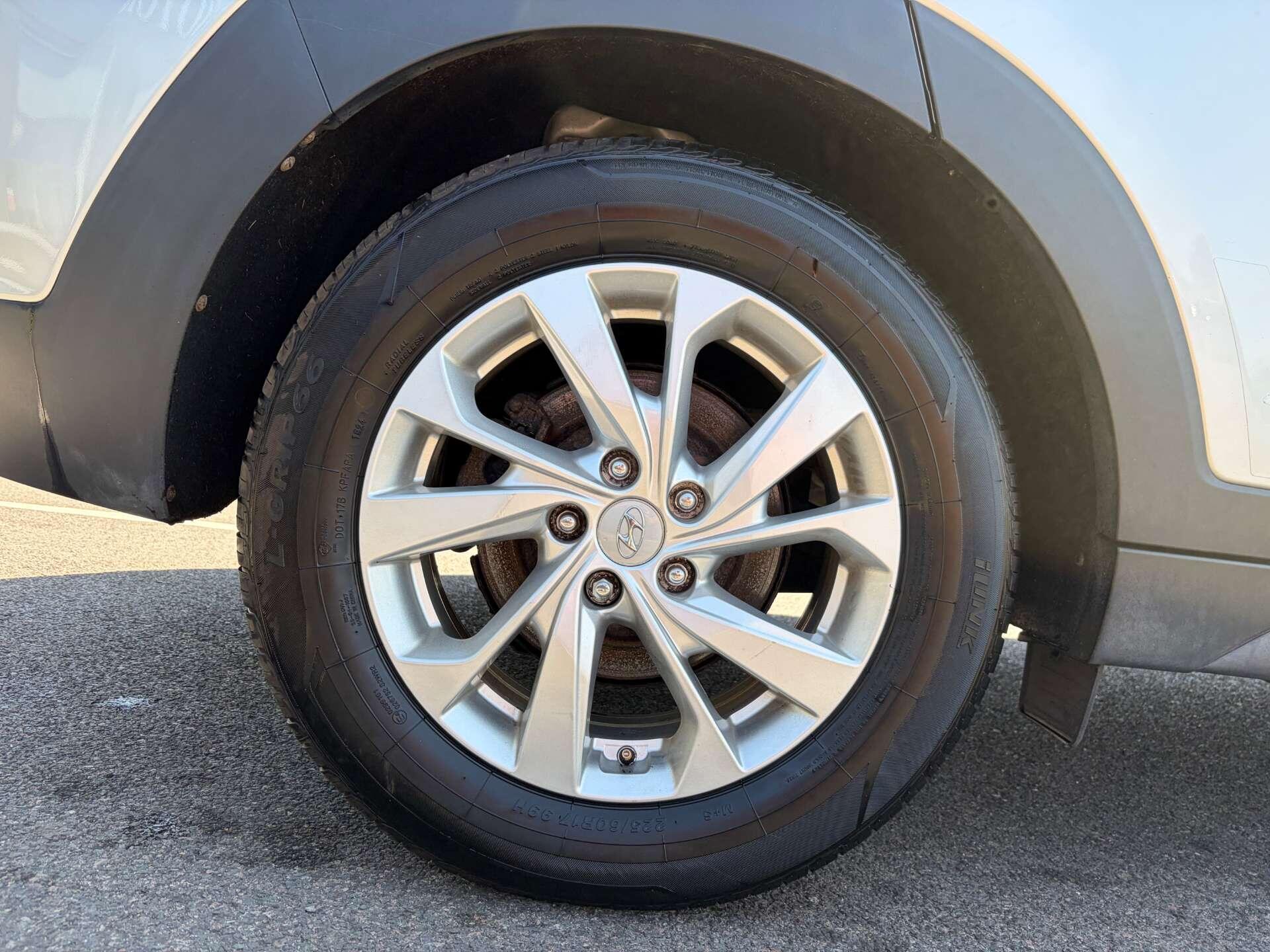 Hyundai Tucson view 12