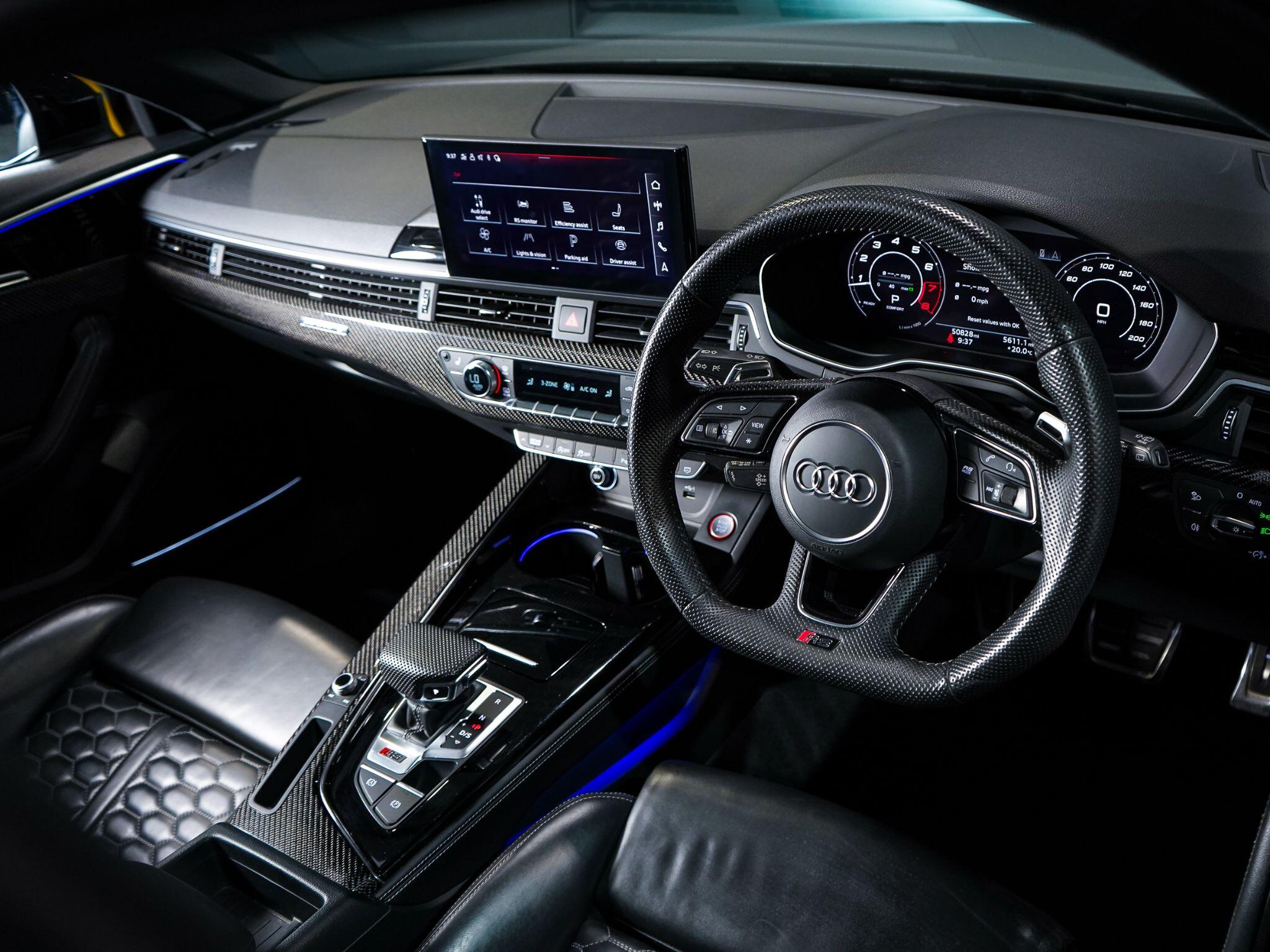 Audi RS4 view 12