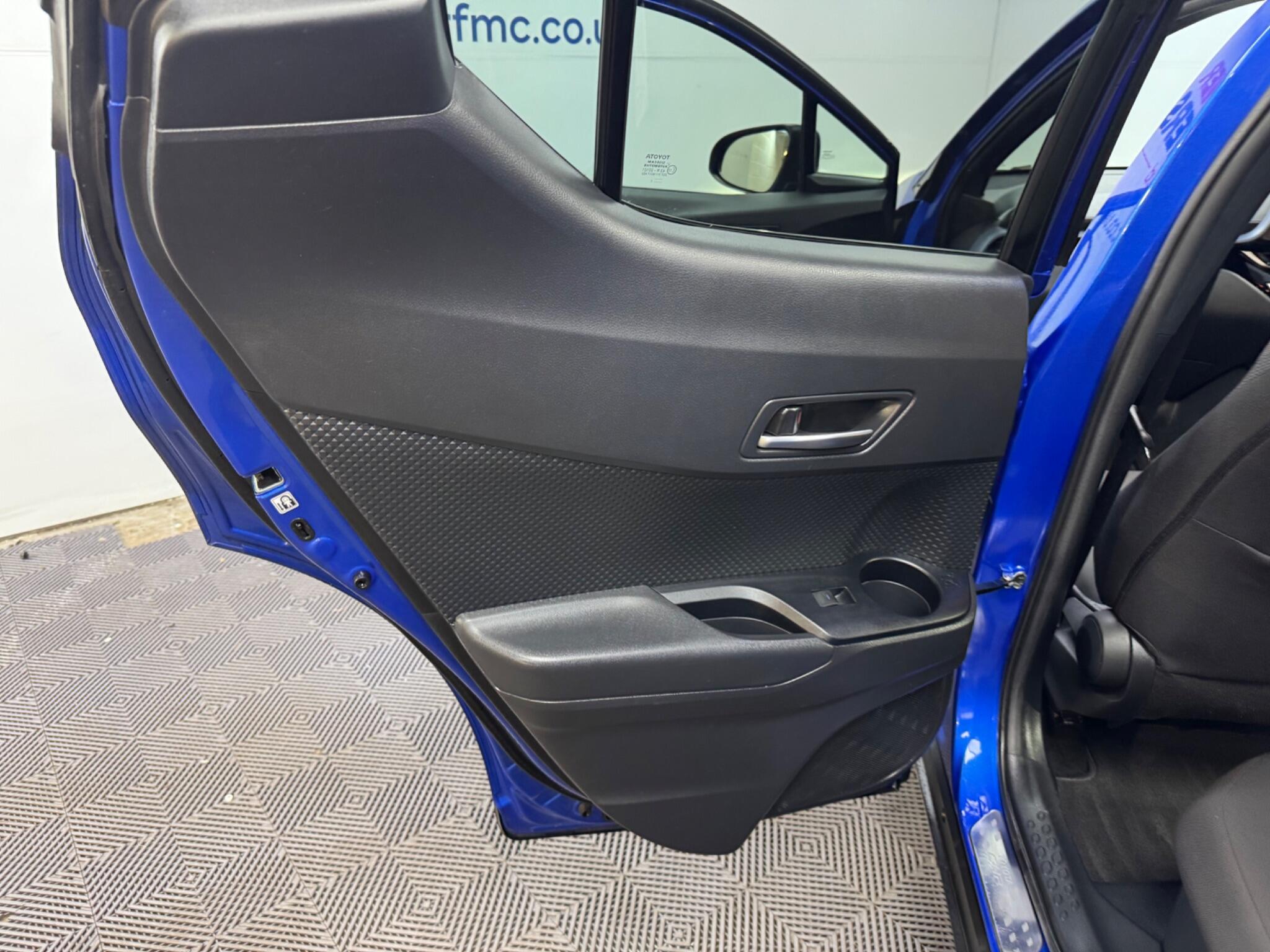 Toyota C-HR view 41