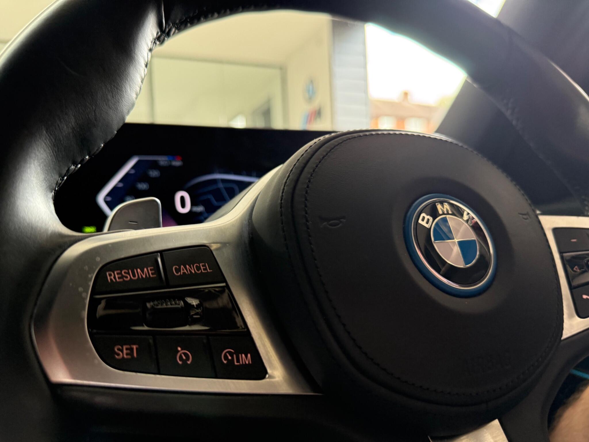 BMW 3 Series view 28