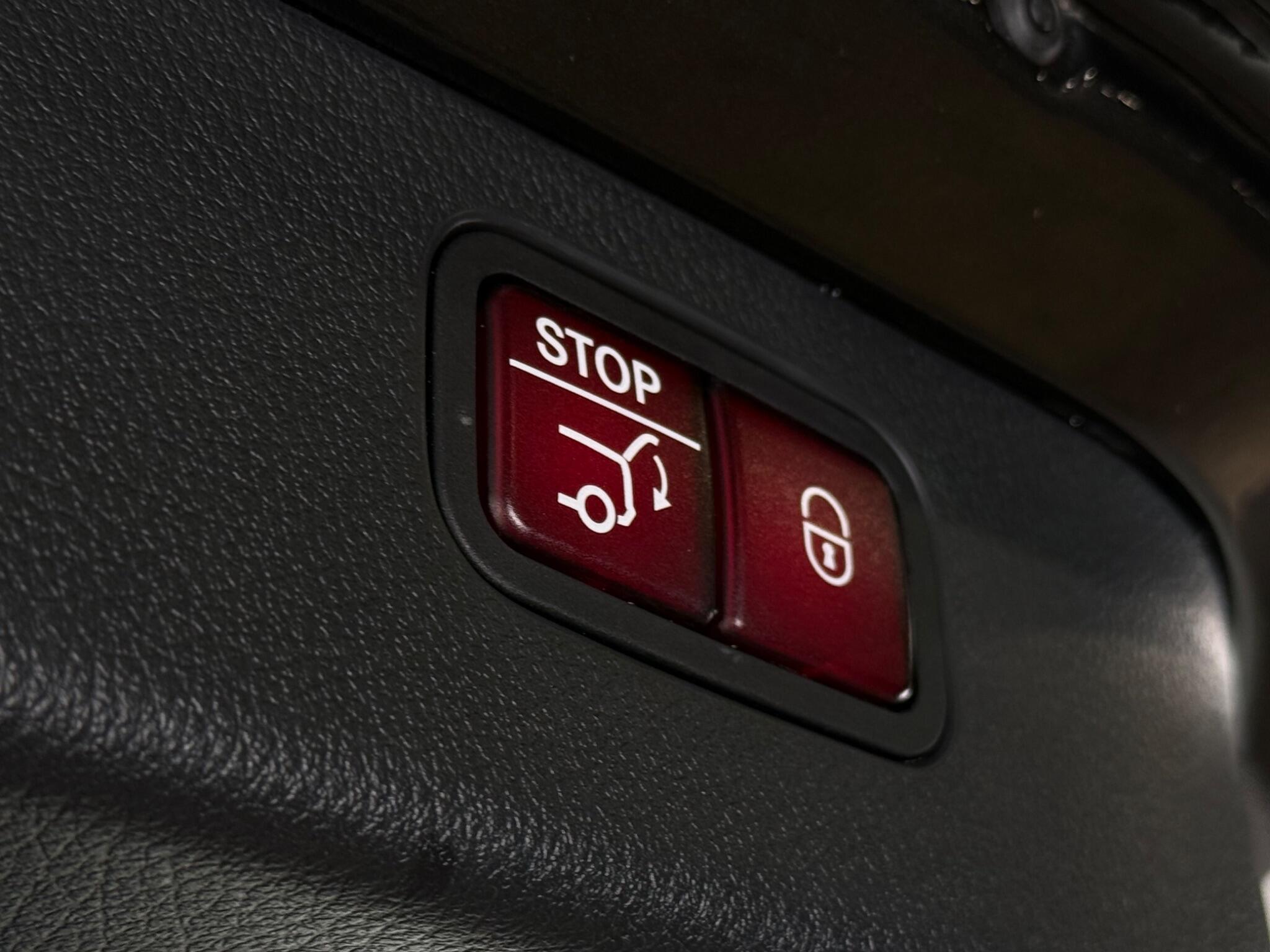 Mercedes-Benz C-Class view 11