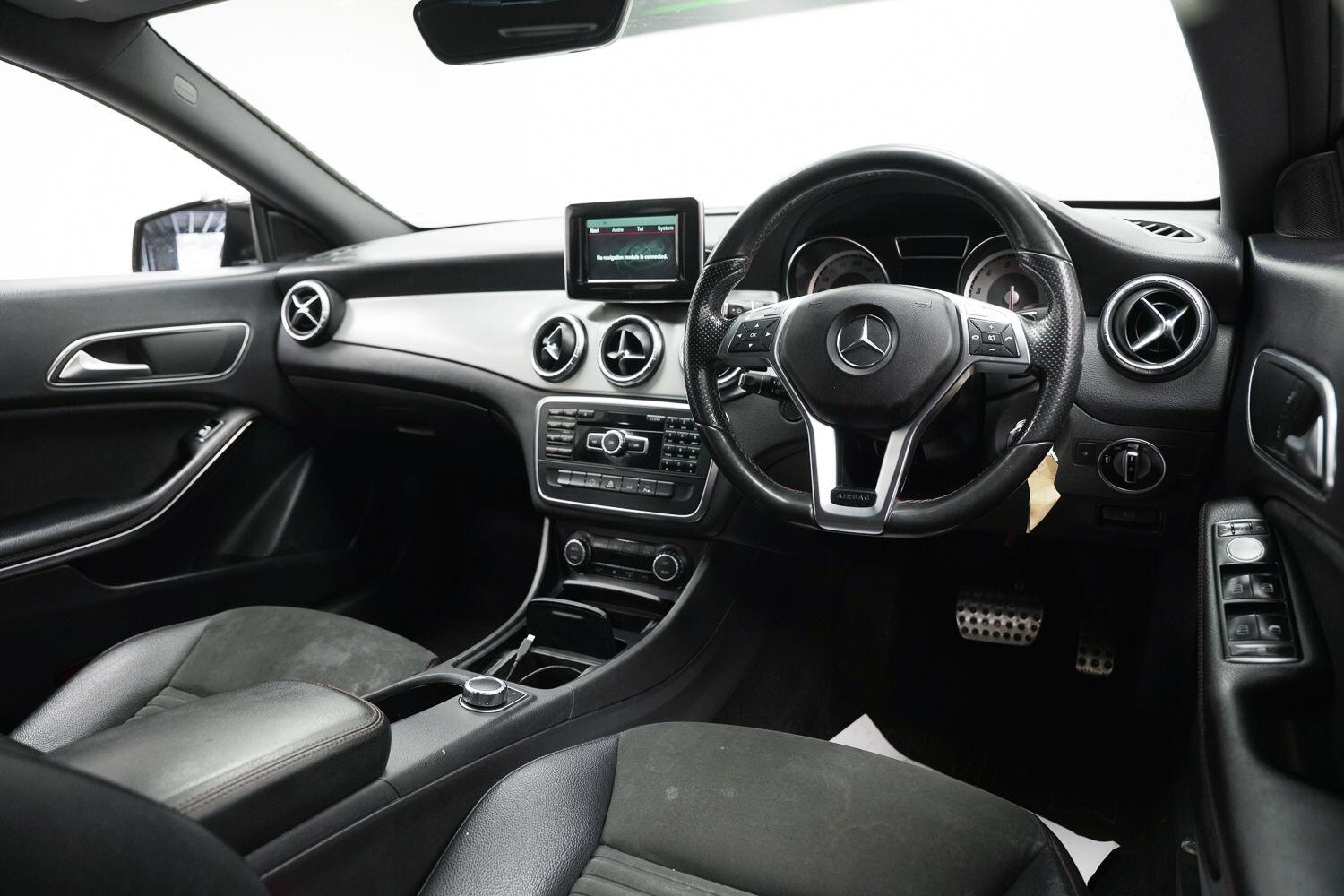 Mercedes-Benz Cla view 10
