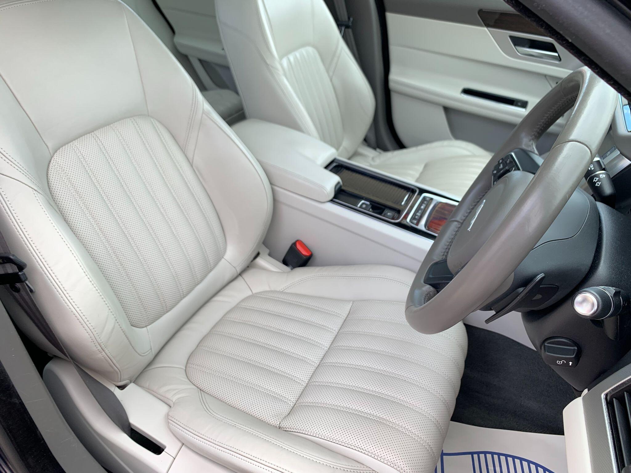 Jaguar XF view 14