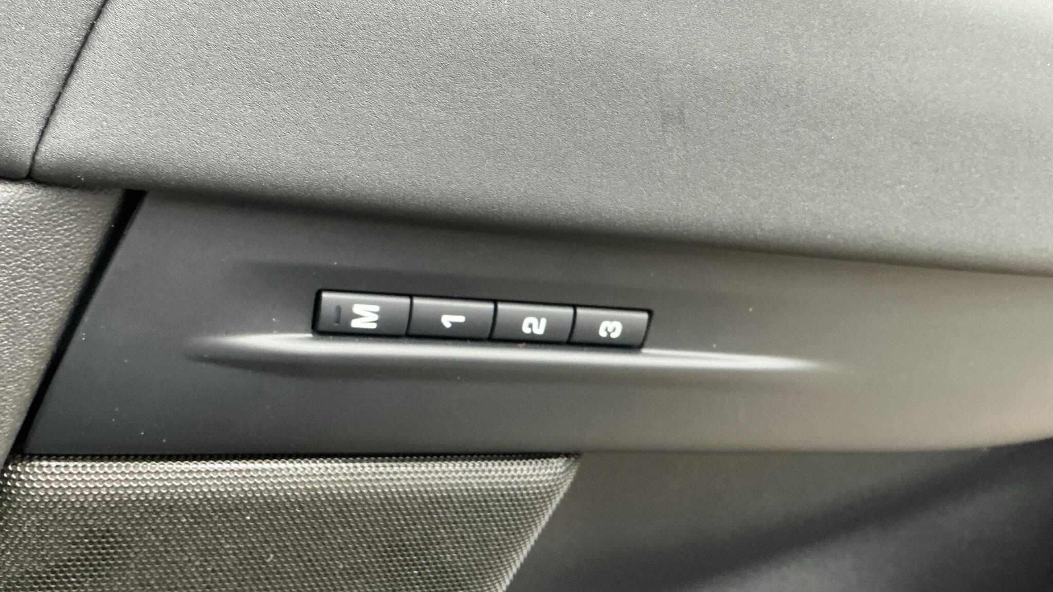 Land Rover Range Rover Evoque view 20