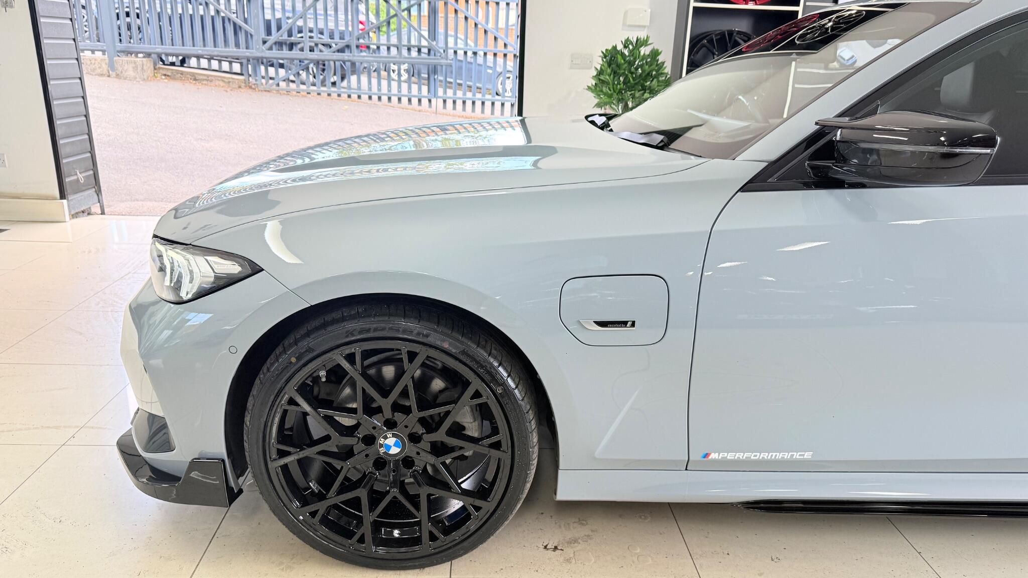 BMW 3 Series view 39