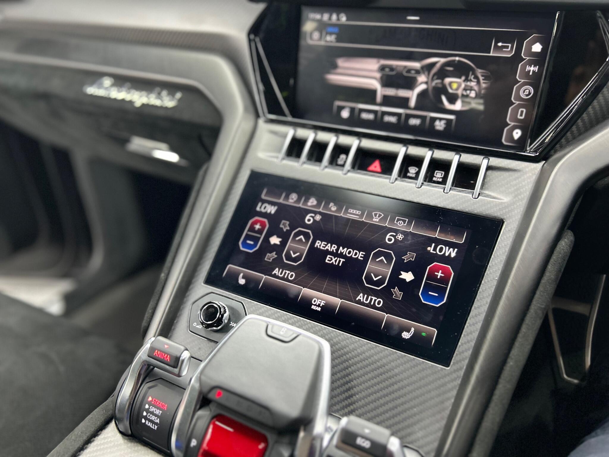 Lamborghini Urus view 67
