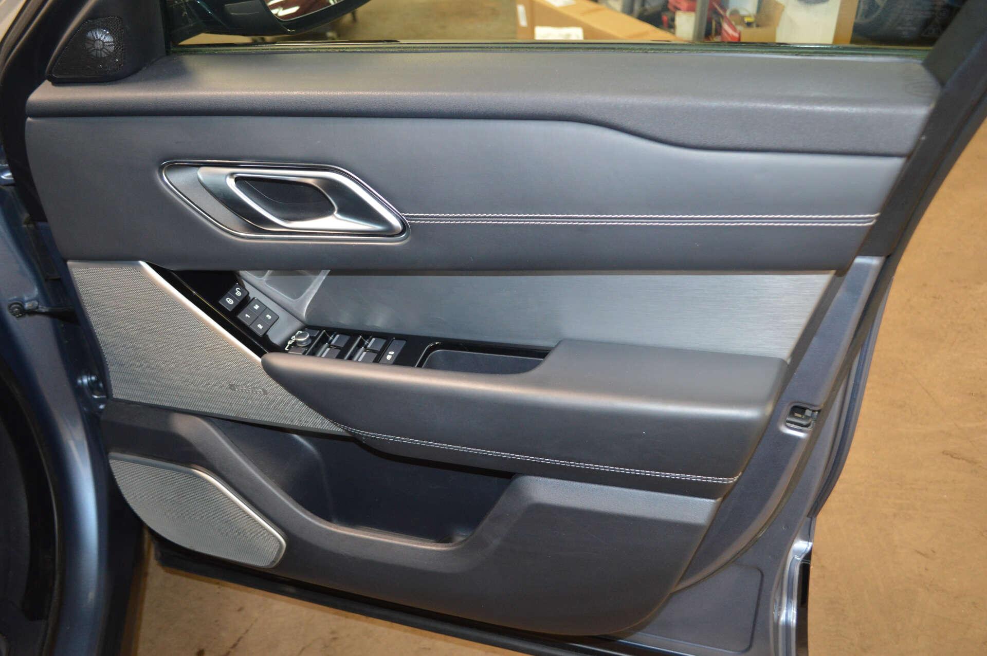 Land Rover Range Rover Velar view 26