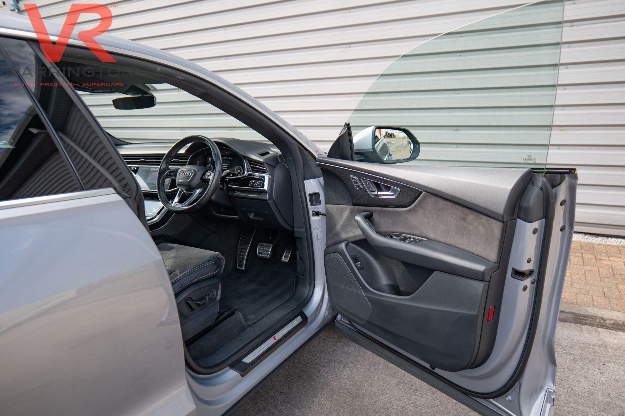 Audi Q8 view 21