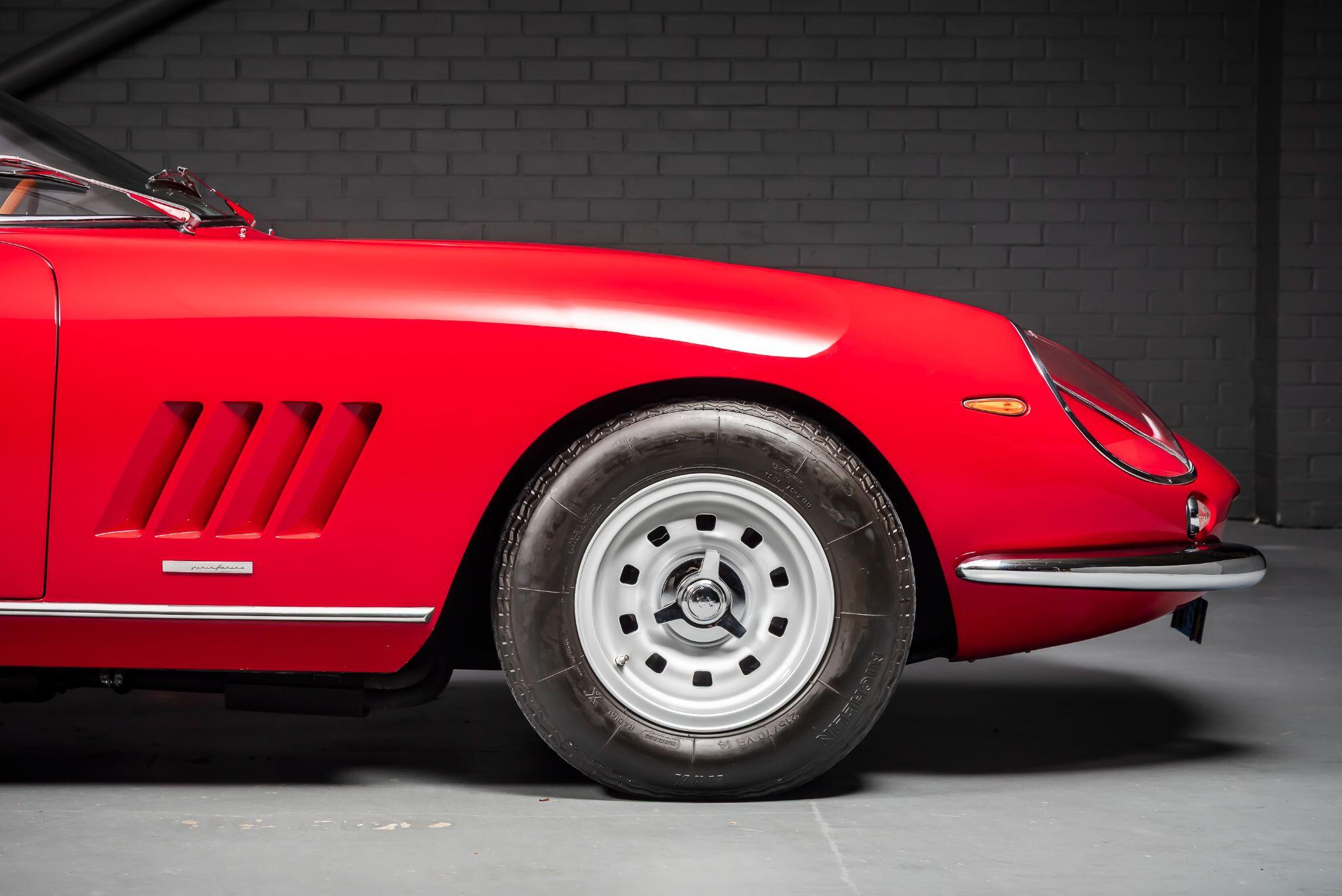 Ferrari 275 view 26