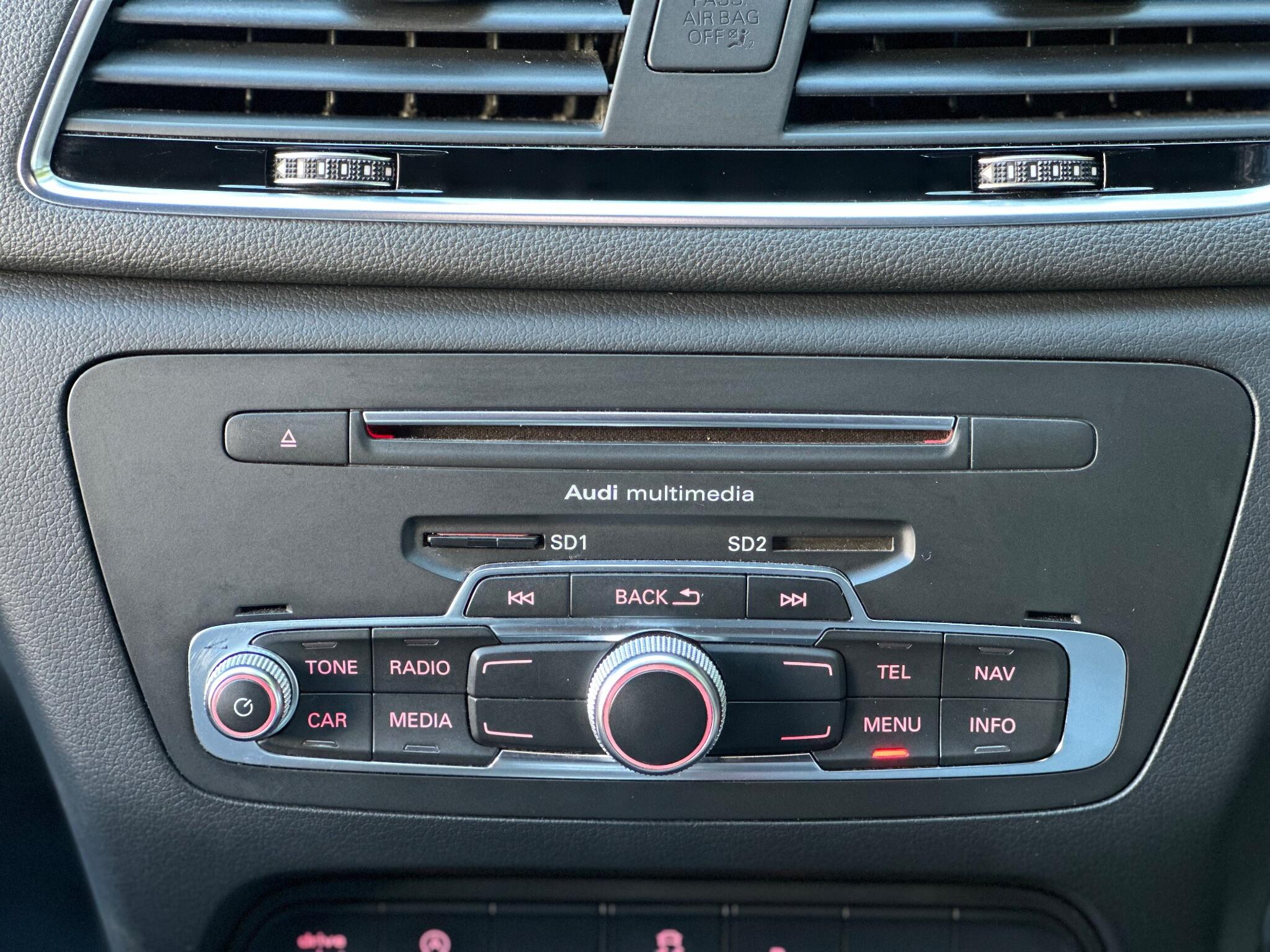 Audi Q3 view 24
