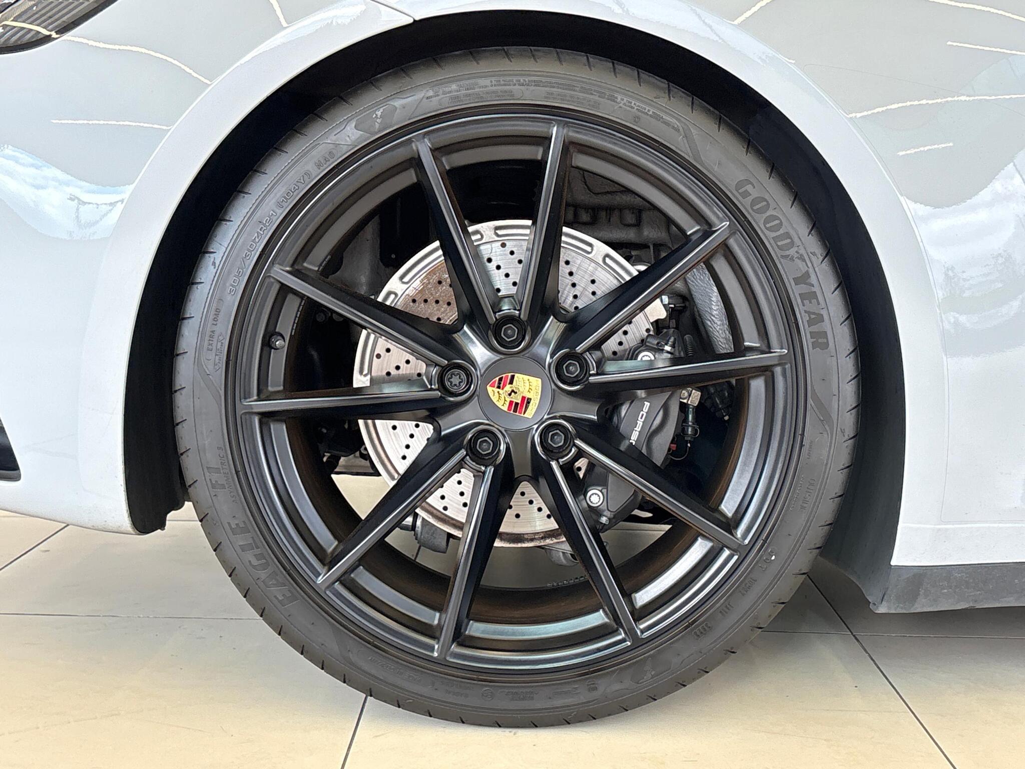 Porsche 911 view 24