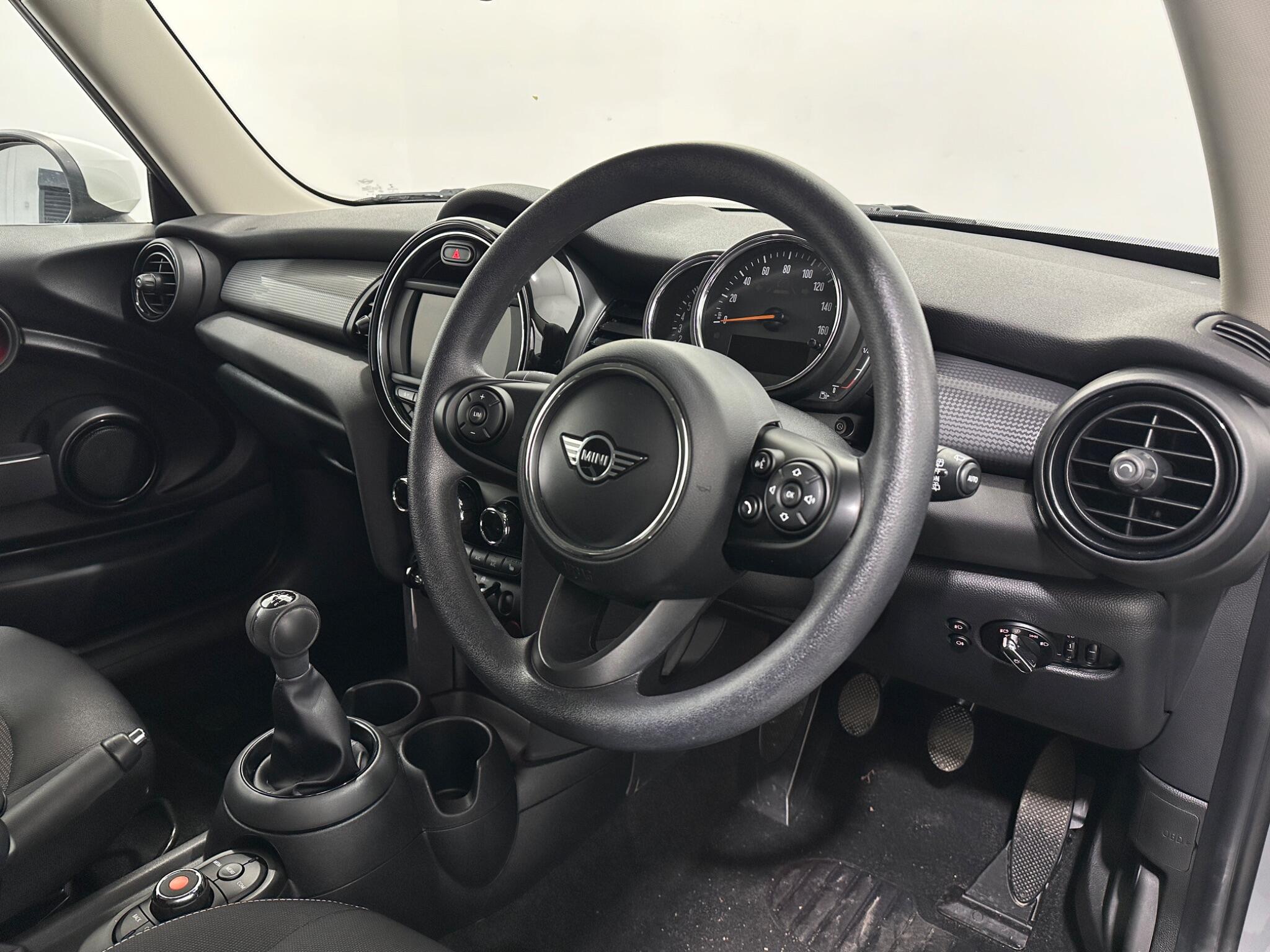 Mini Hatch view 11