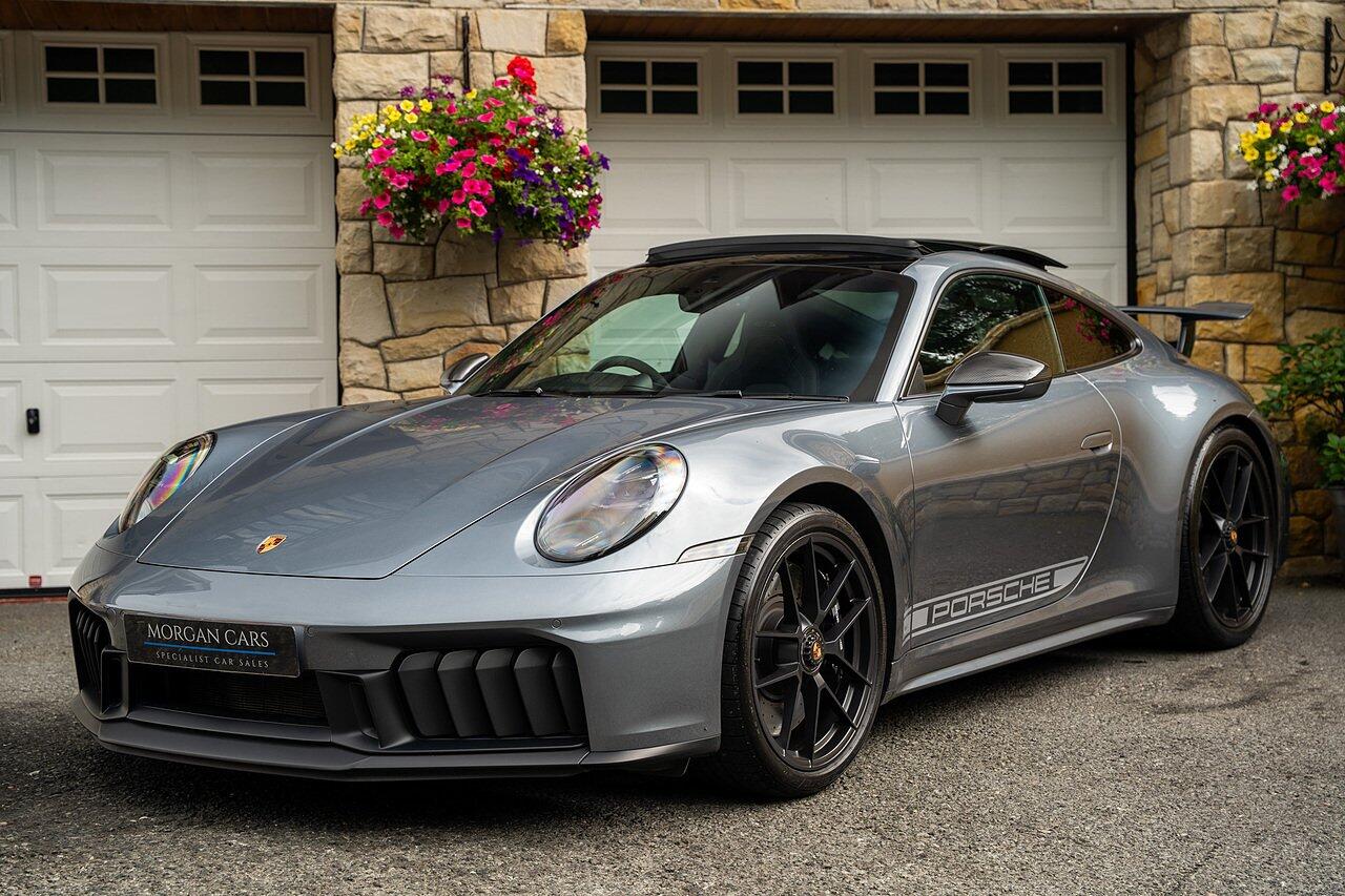 Porsche 911 view 38