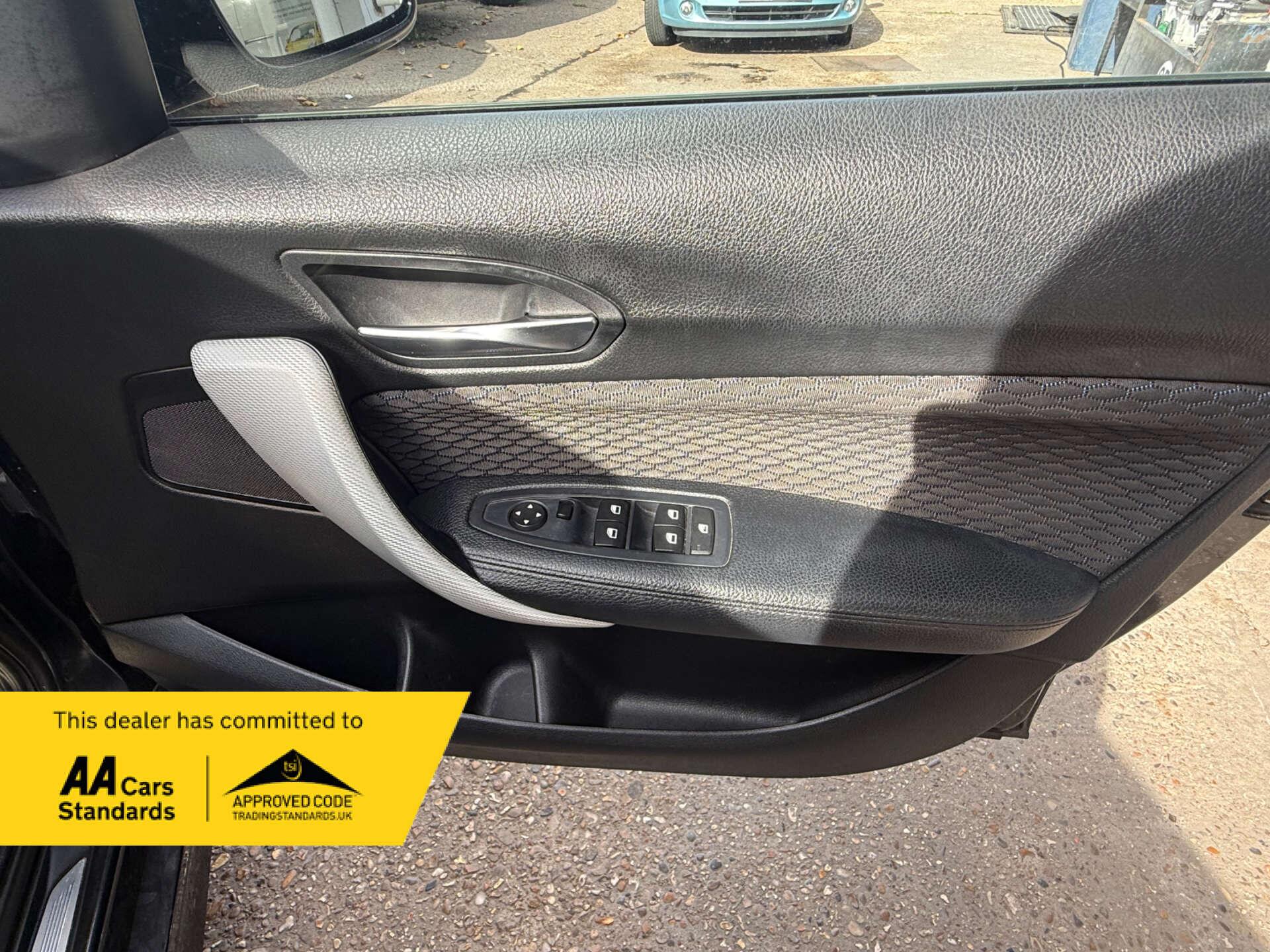 BMW 1 Series view 32