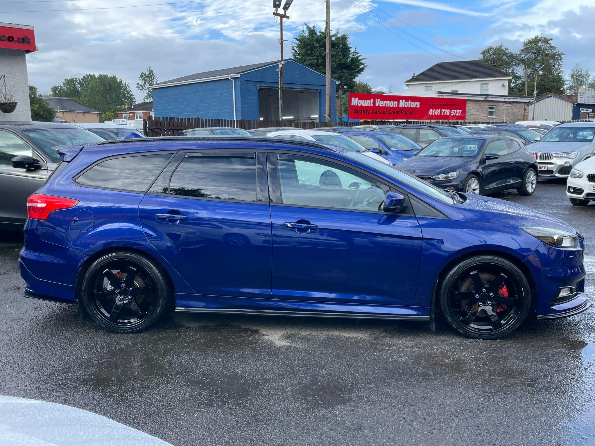 Ford Focus view 15