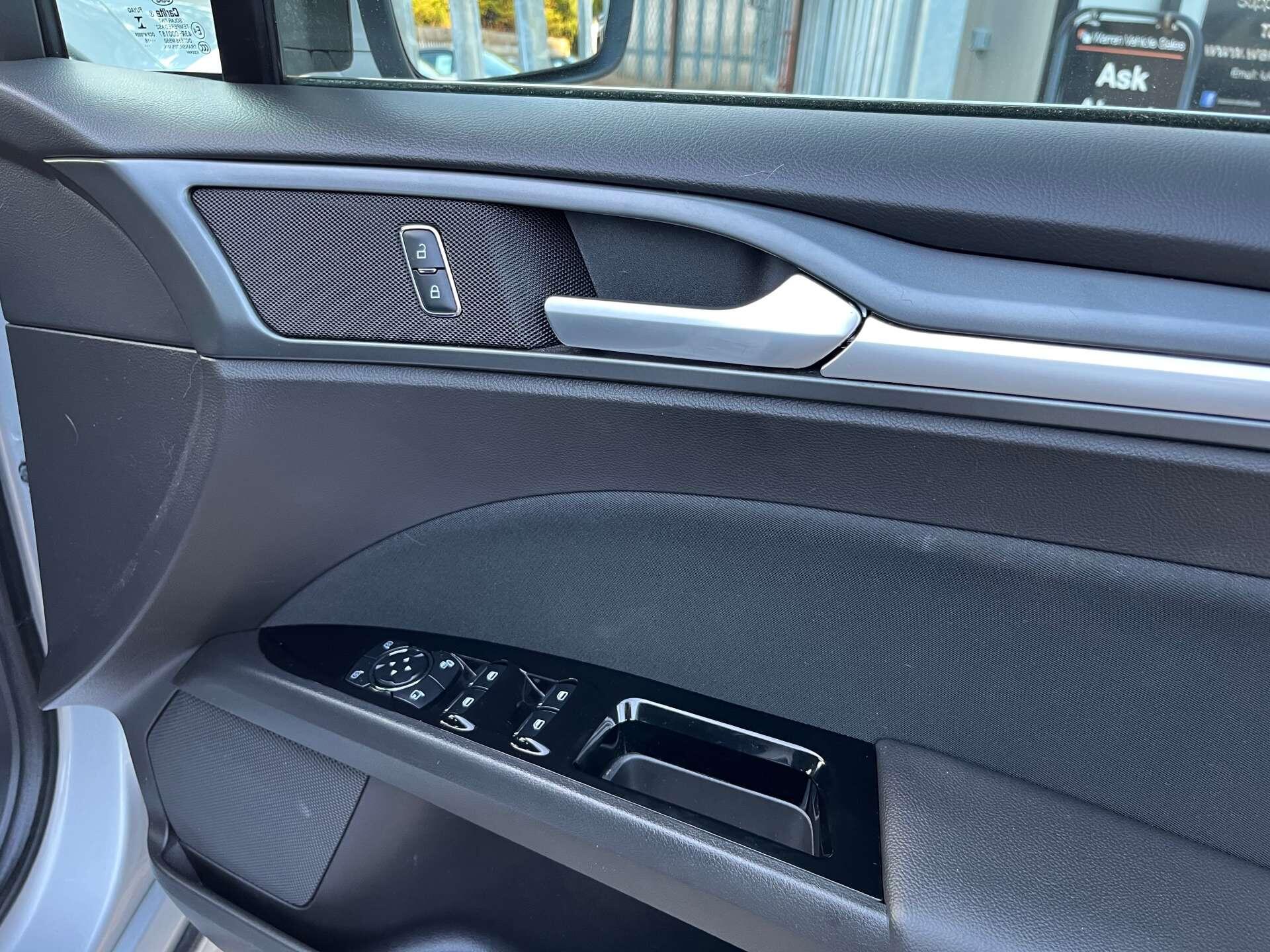 Ford Mondeo view 55