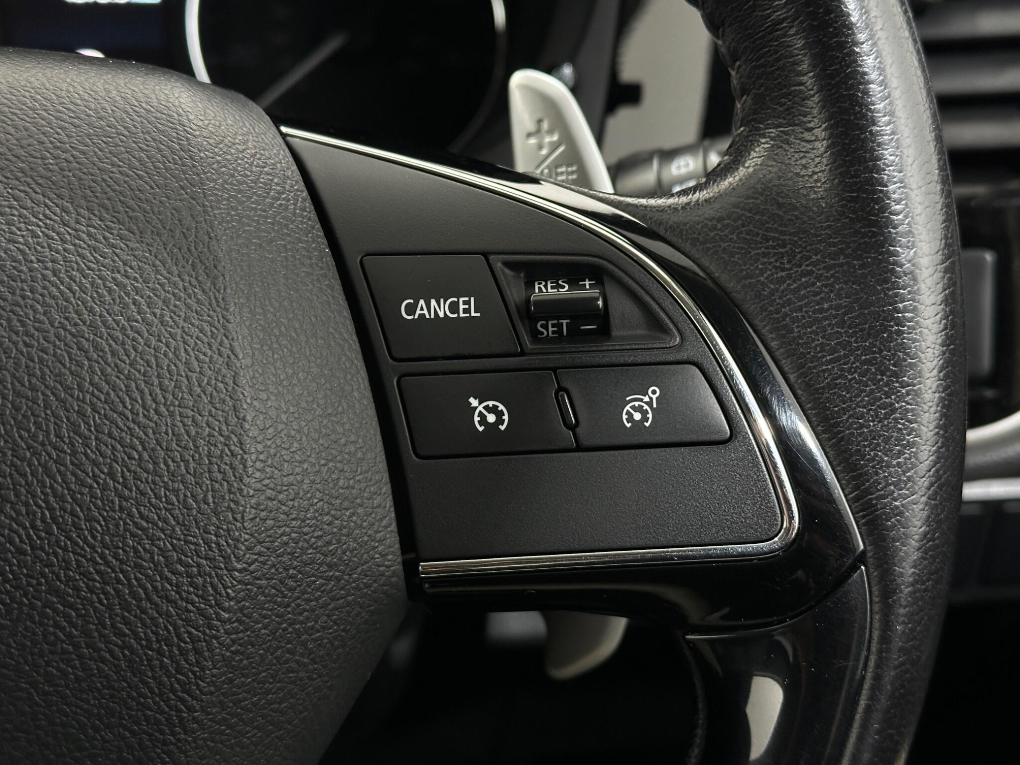 Mitsubishi Outlander view 16